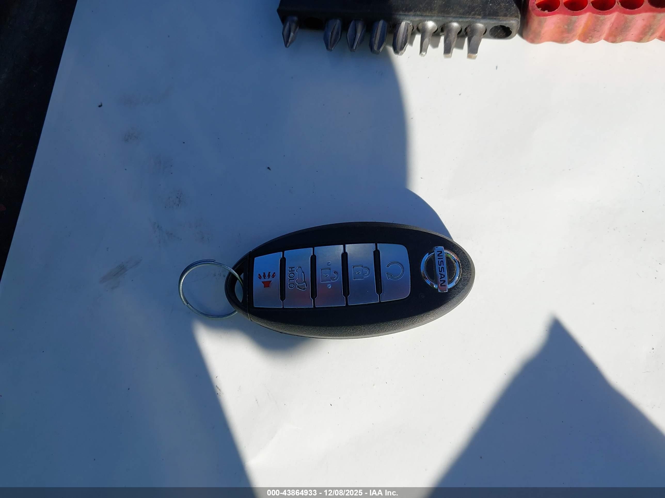 NISSAN ROGUE image 11