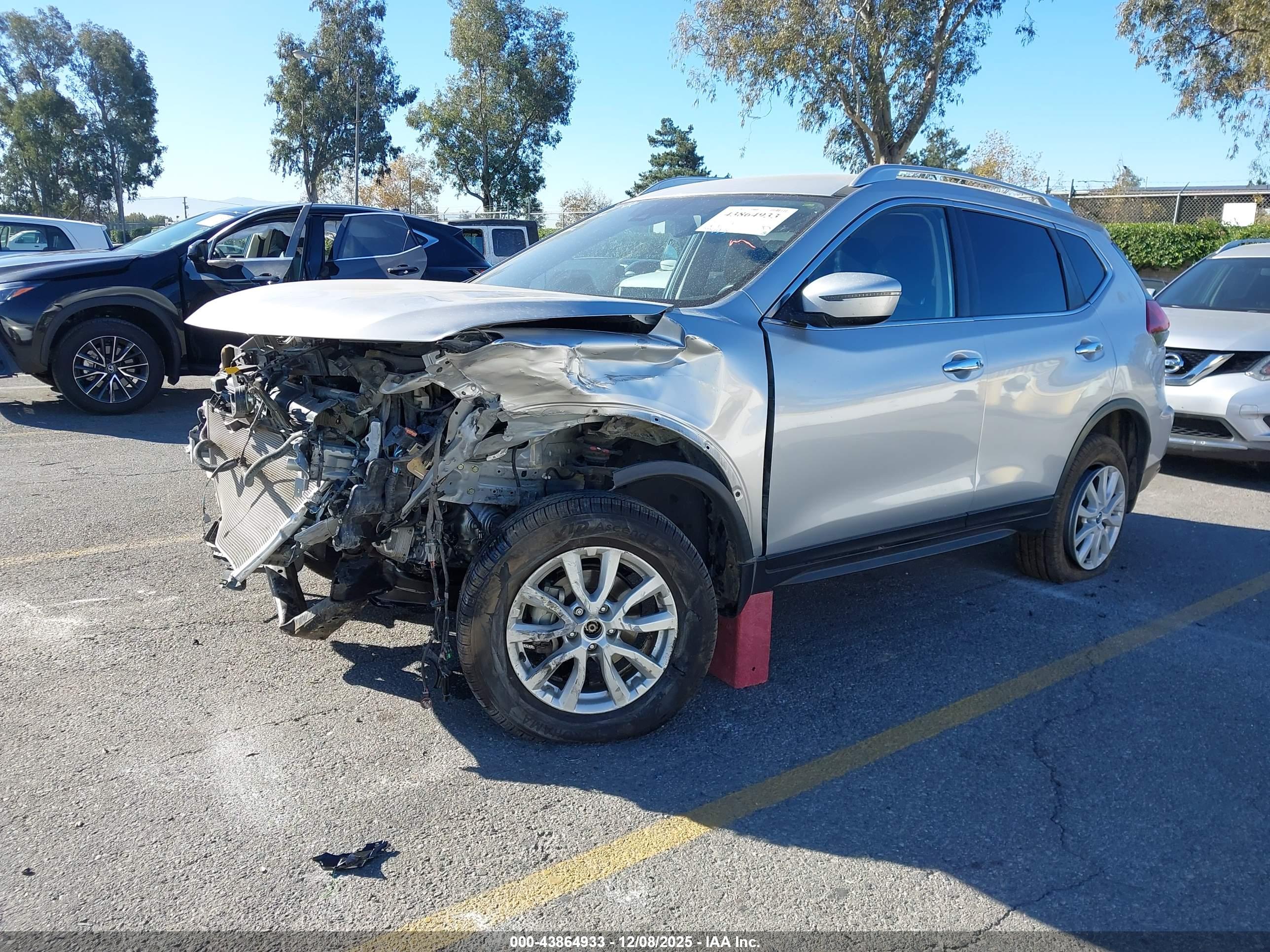 NISSAN ROGUE image 2