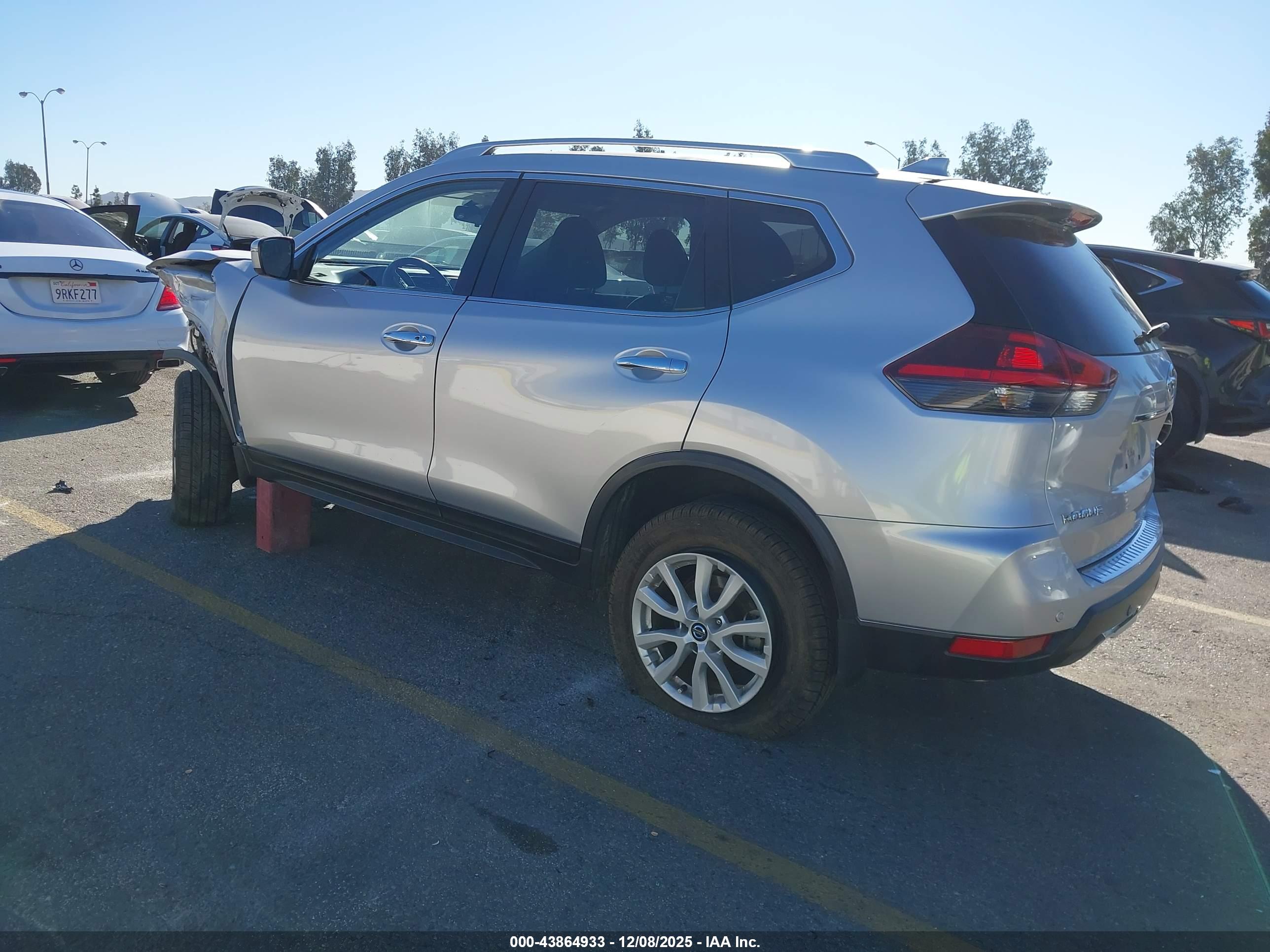 NISSAN ROGUE image 3