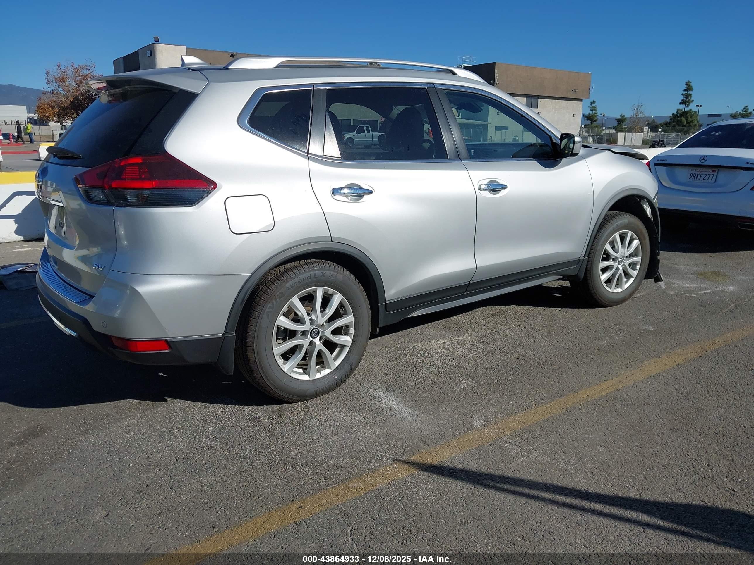 NISSAN ROGUE image 4