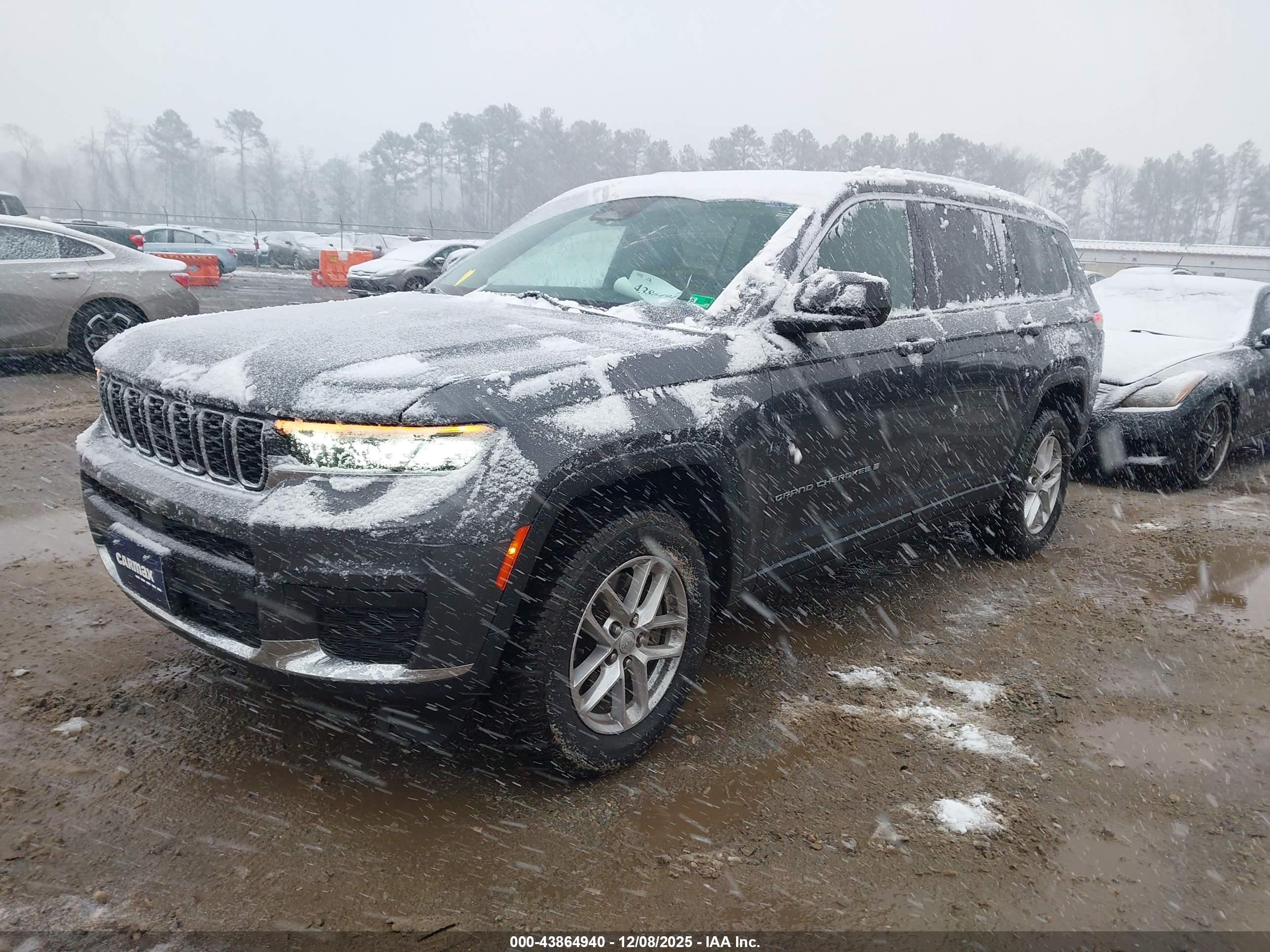 JEEP GRAND image 2