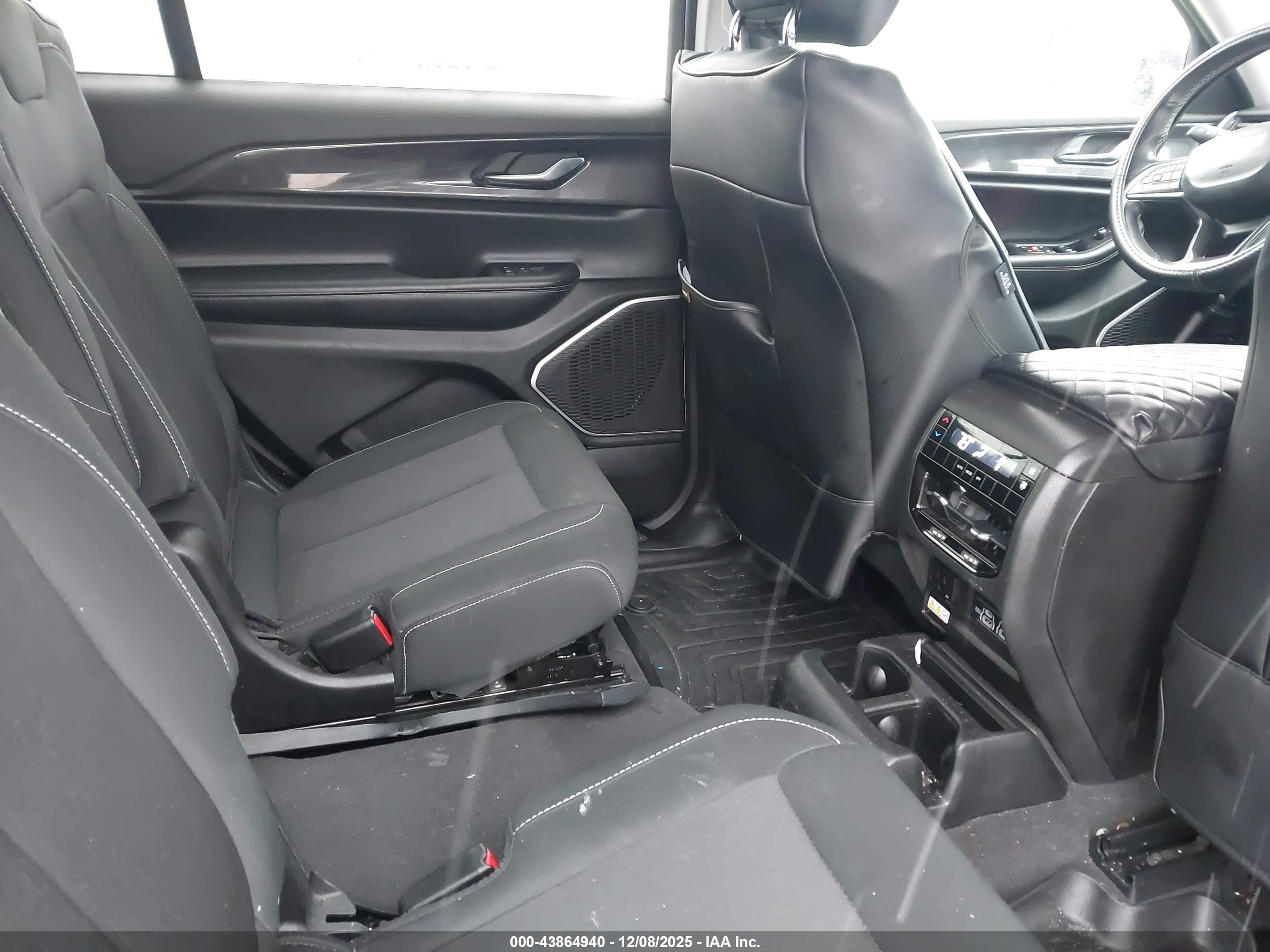 JEEP GRAND image 8