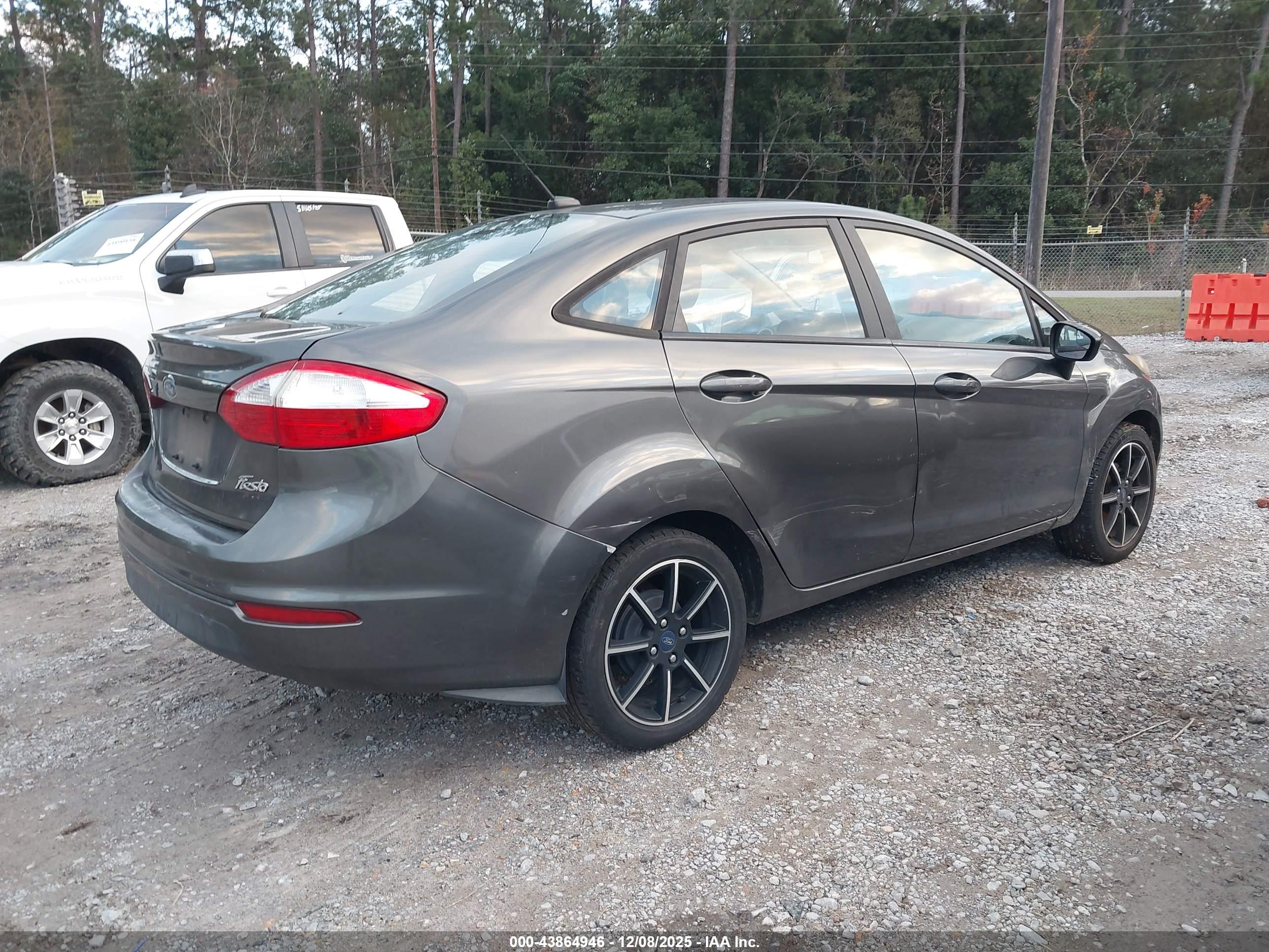 FORD FIESTA image 4