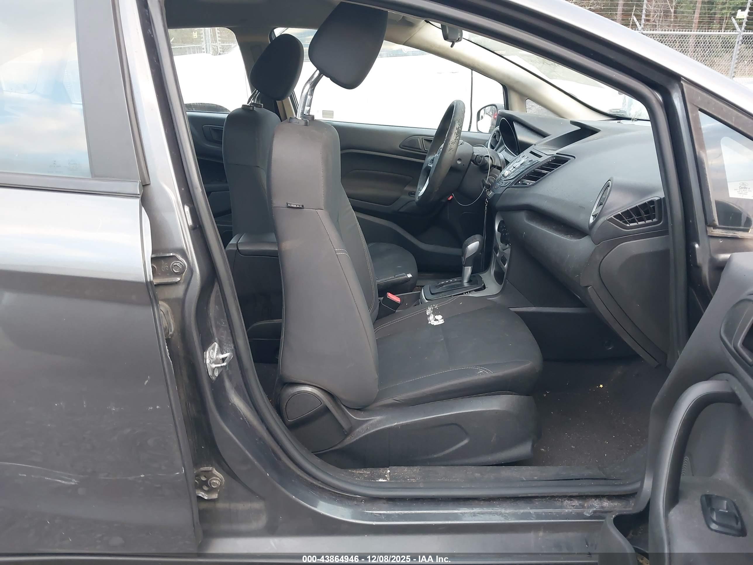 FORD FIESTA image 5