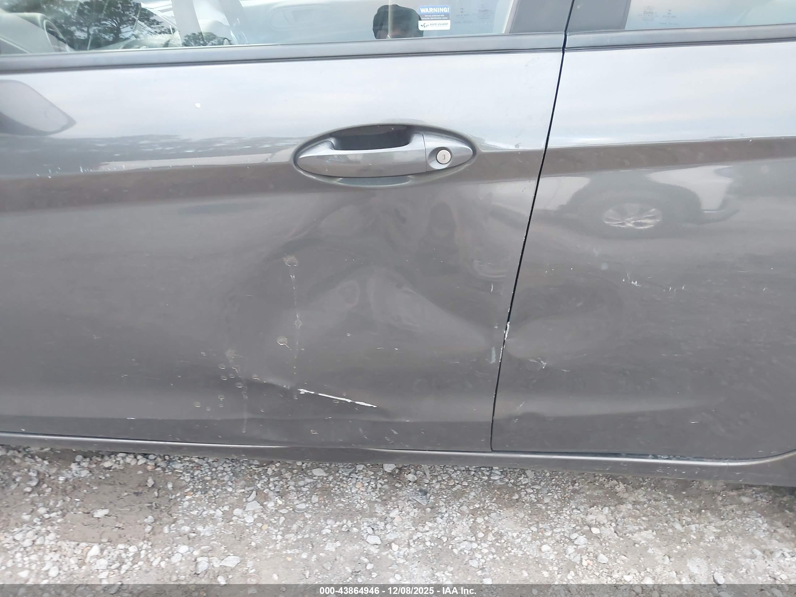 FORD FIESTA image 6
