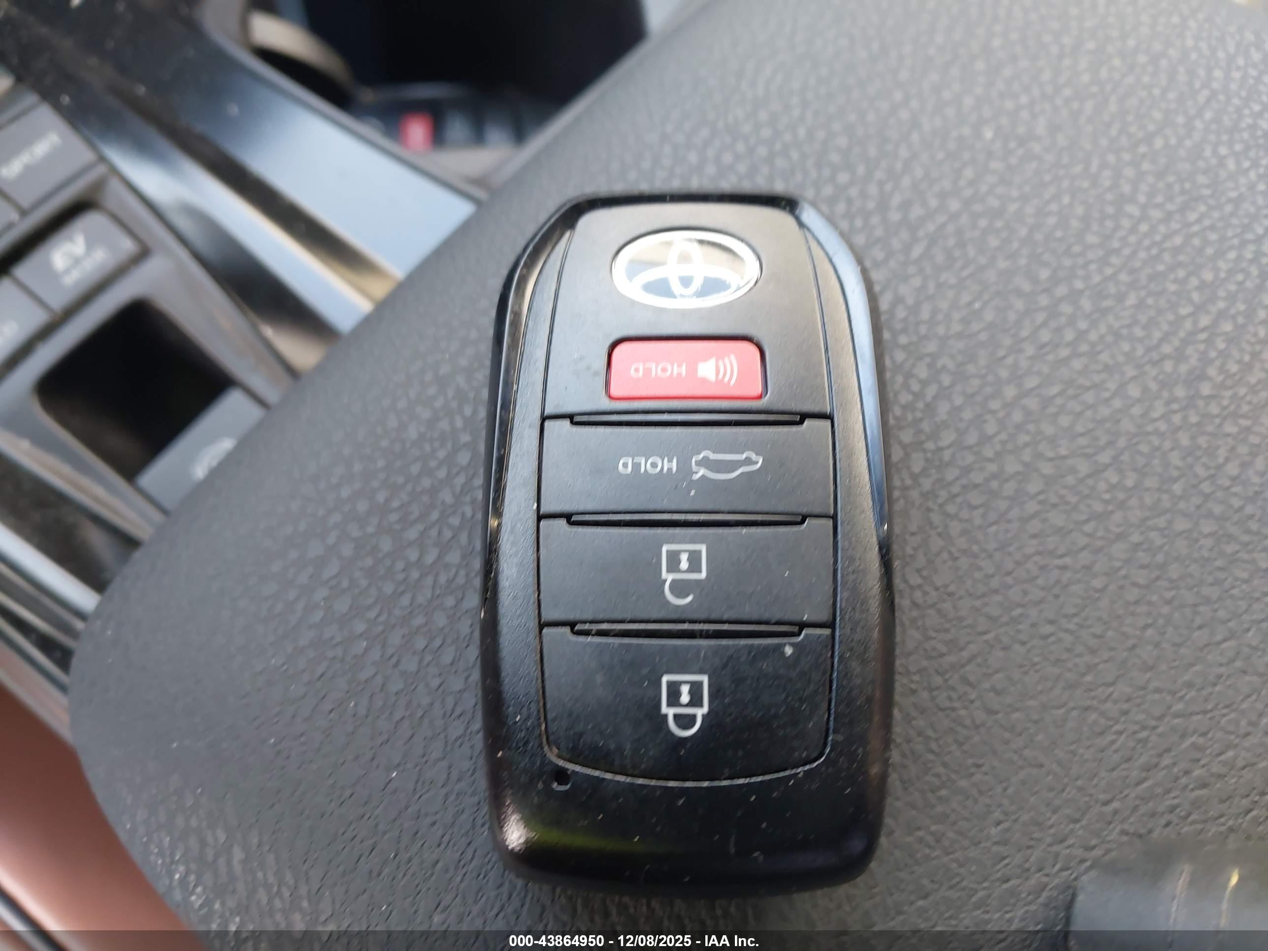 TOYOTA CAMRY image 11