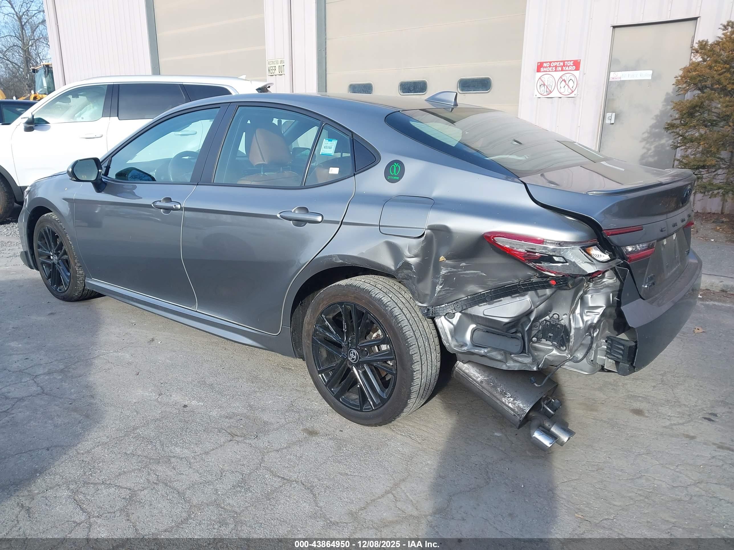 TOYOTA CAMRY image 3