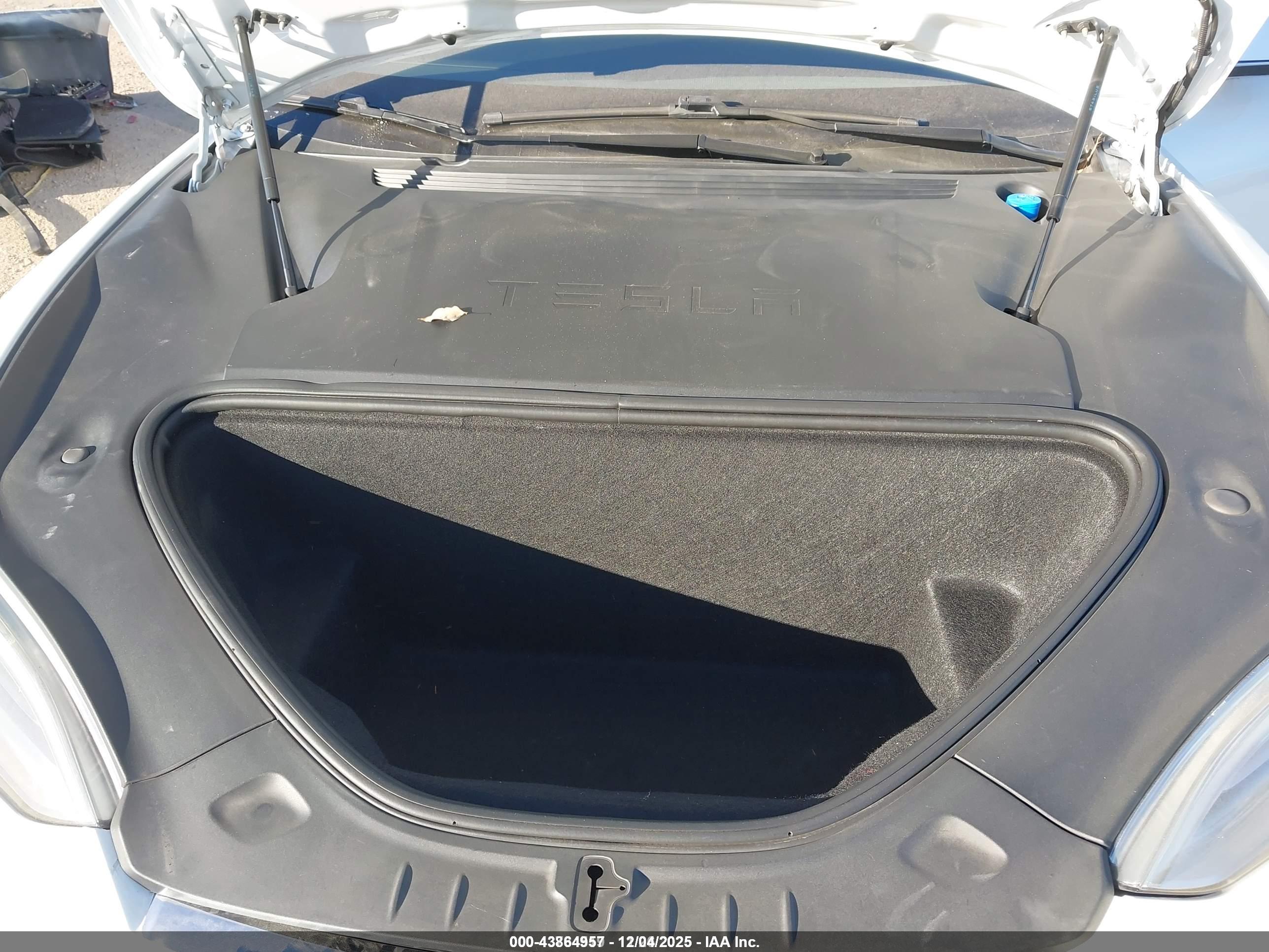 TESLA MODEL image 10