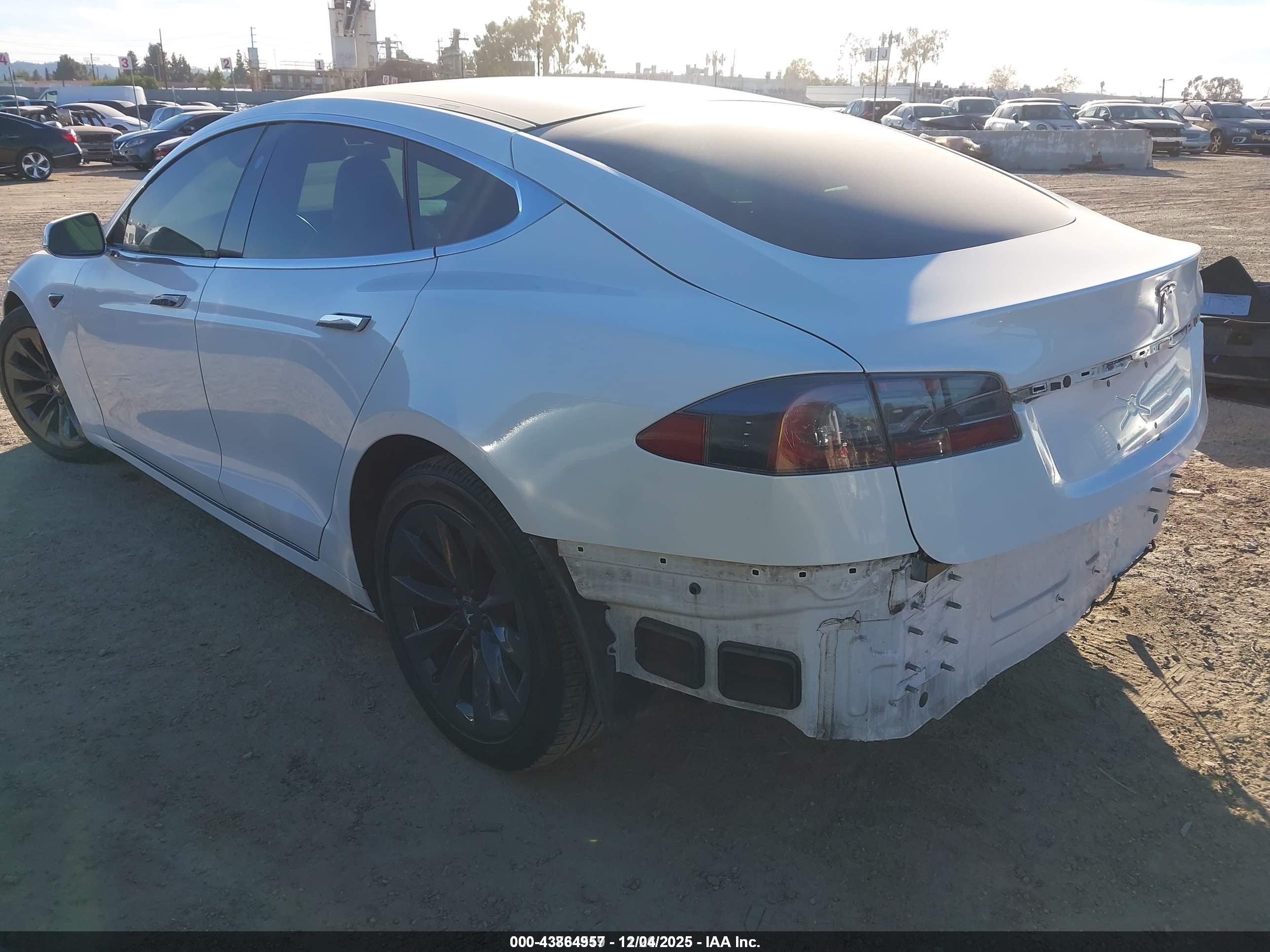 TESLA MODEL image 3