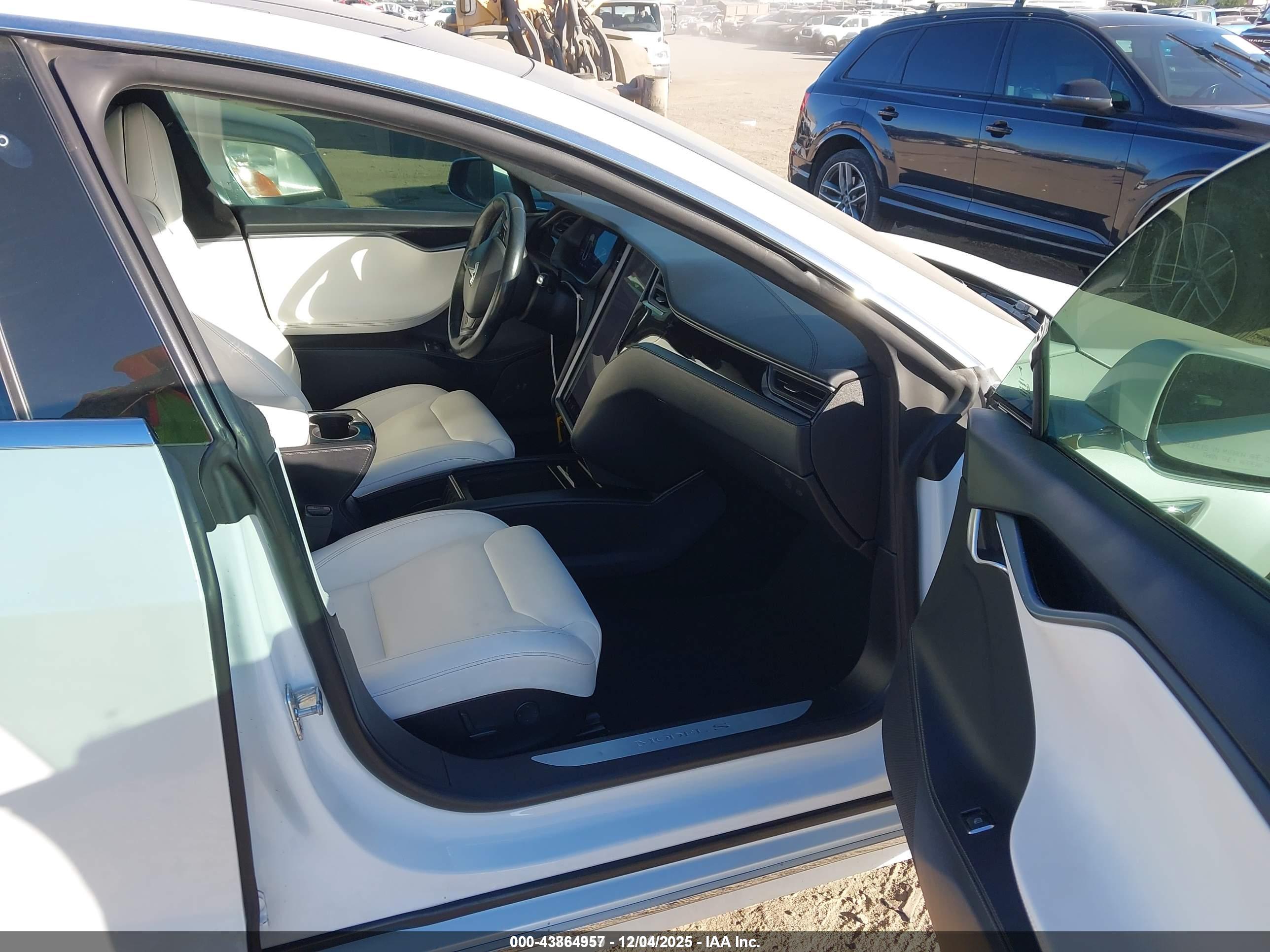 TESLA MODEL image 5