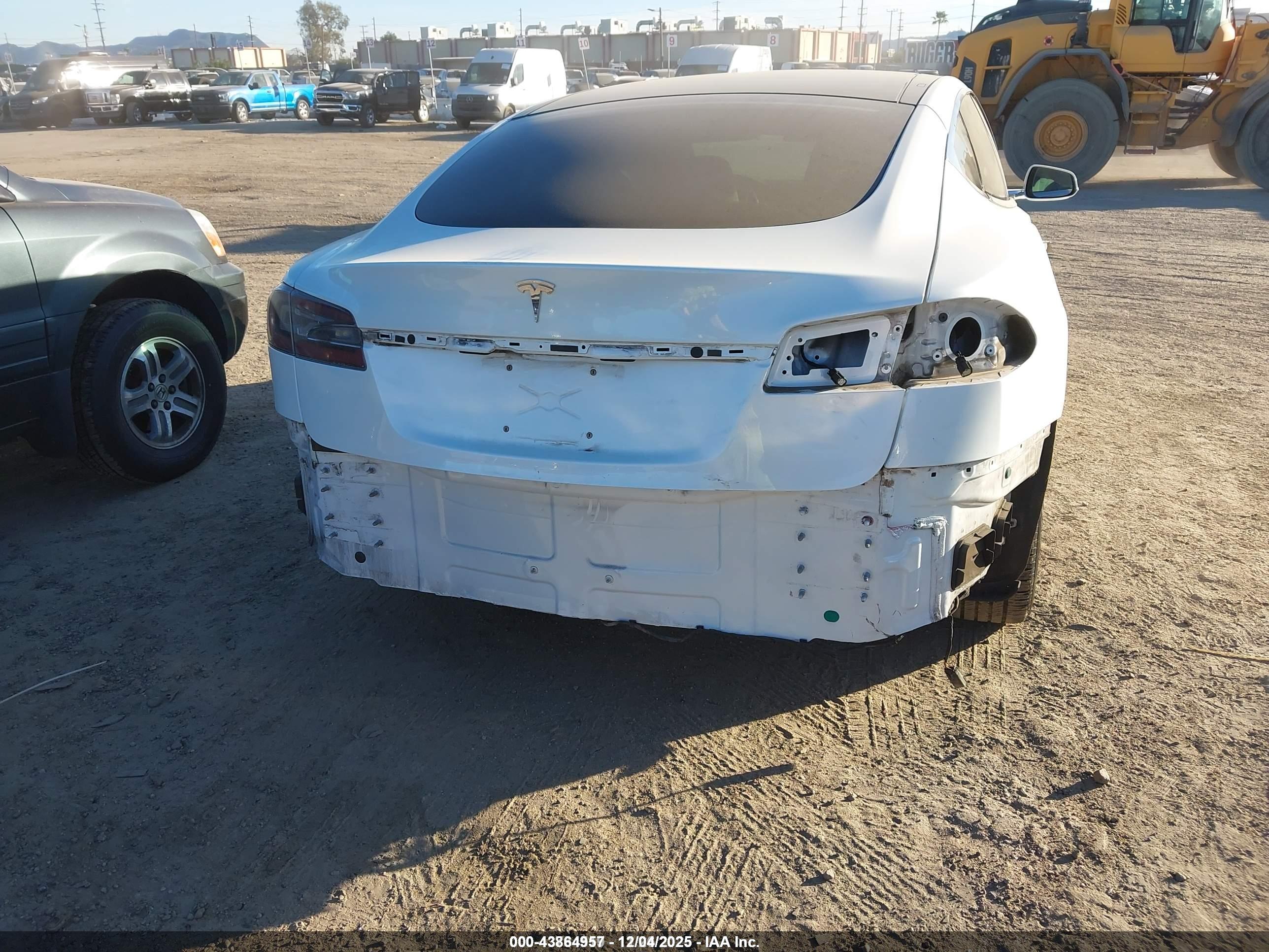TESLA MODEL image 6