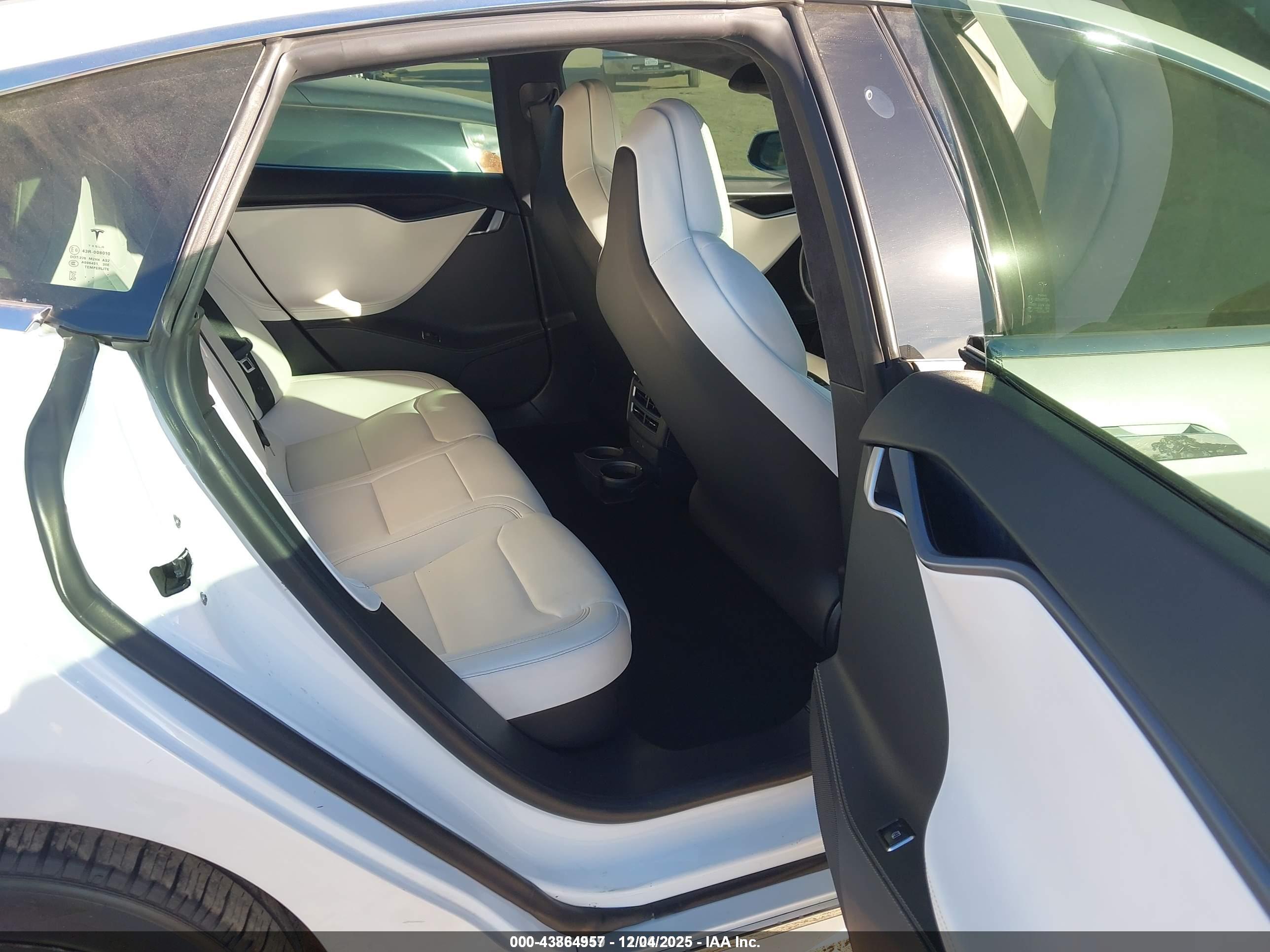 TESLA MODEL image 8
