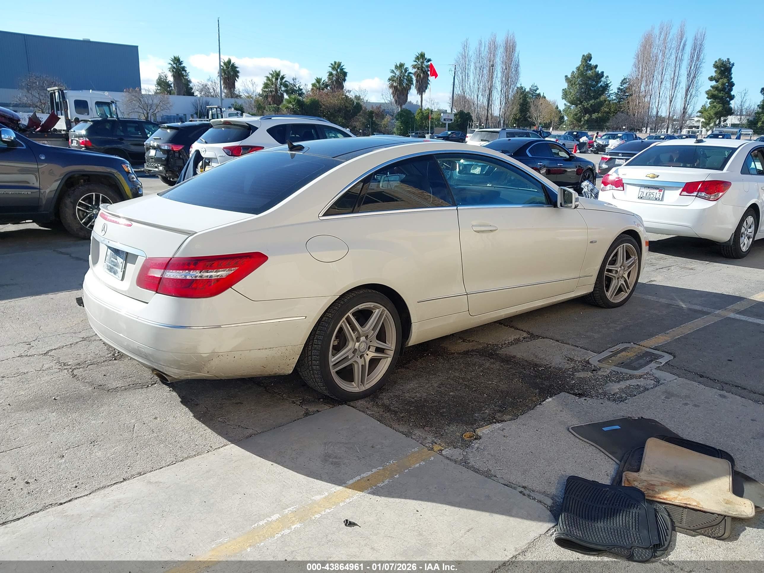 MERCEDES-BENZ E image 4