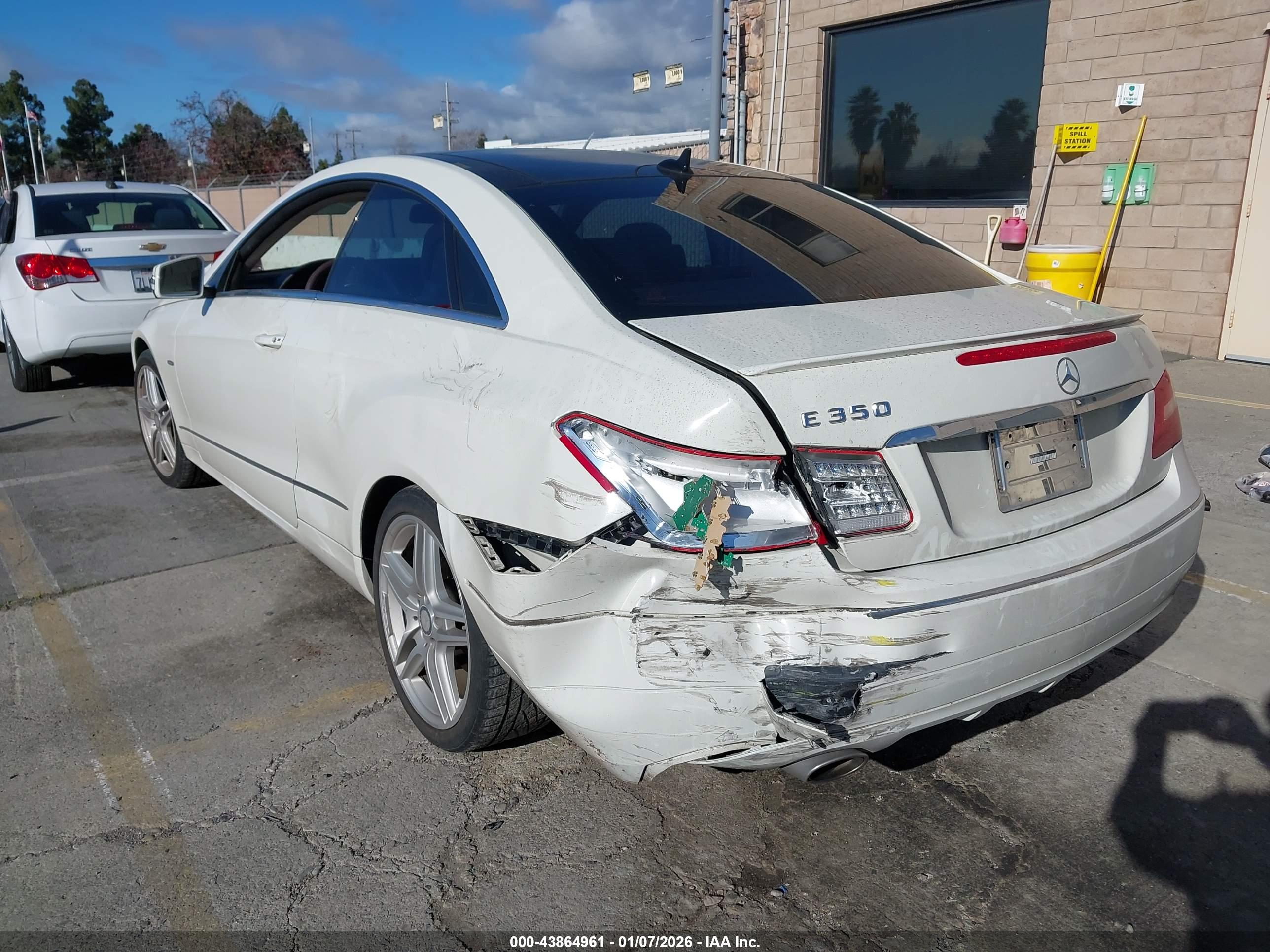 MERCEDES-BENZ E image 6