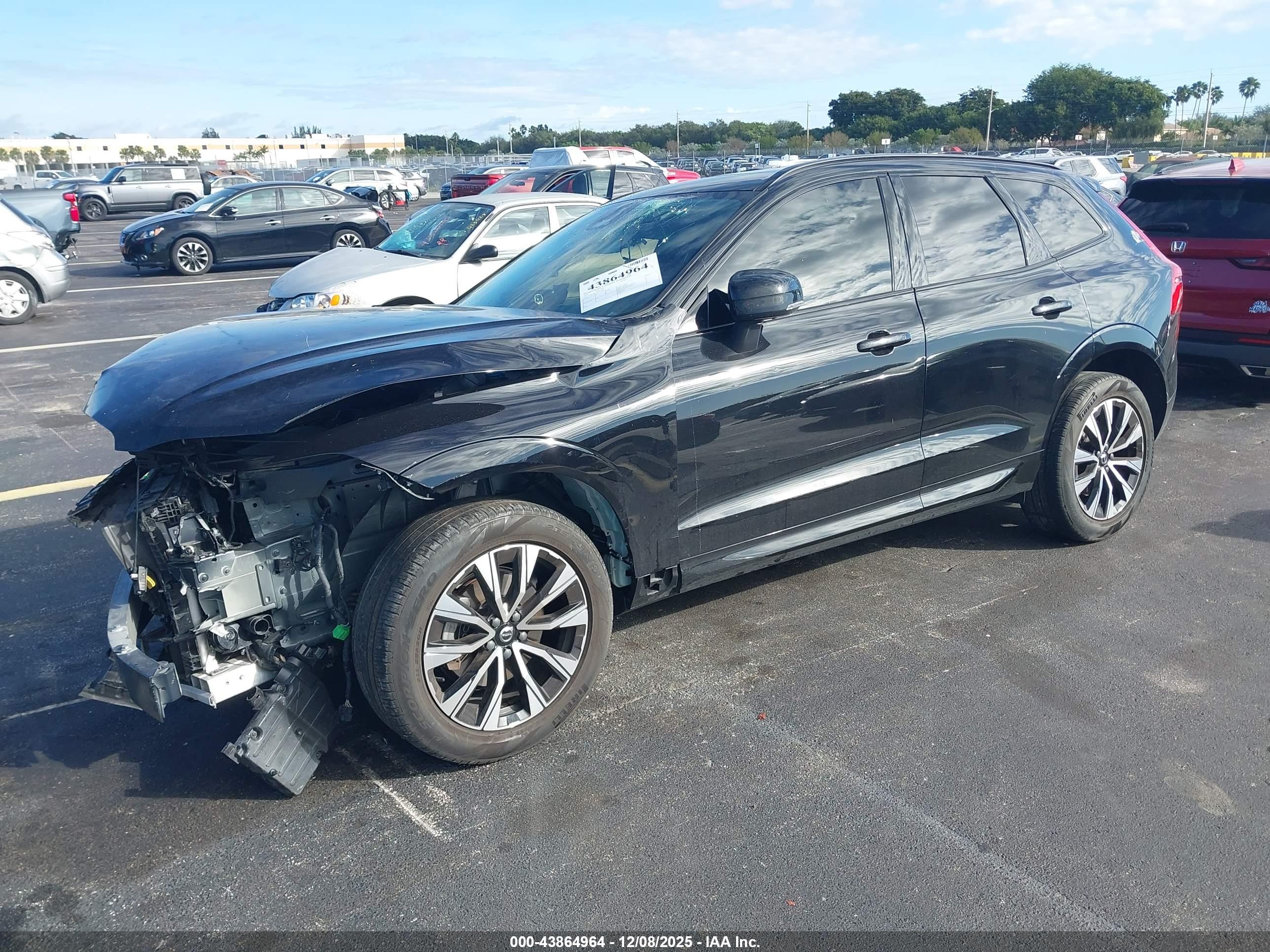 VOLVO XC60 image 2