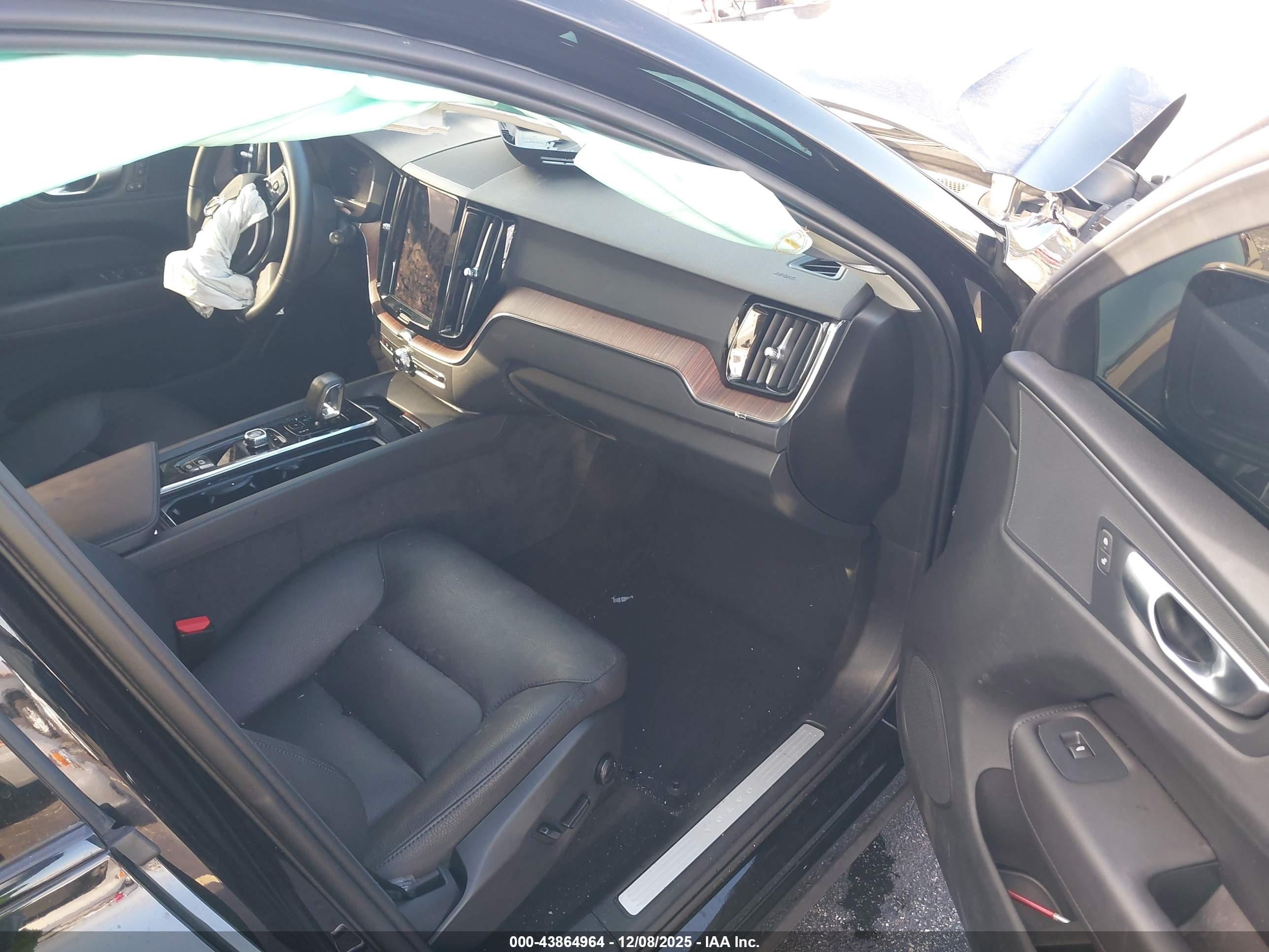 VOLVO XC60 image 5