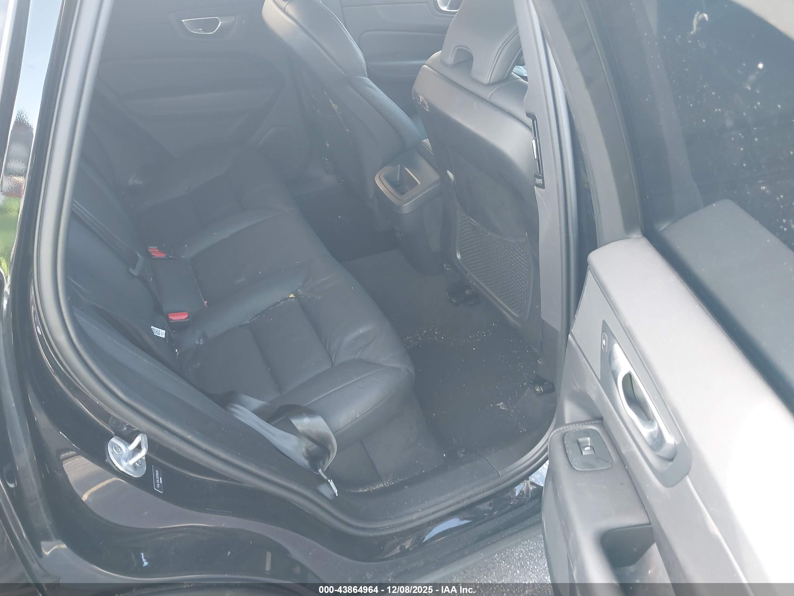 VOLVO XC60 image 8