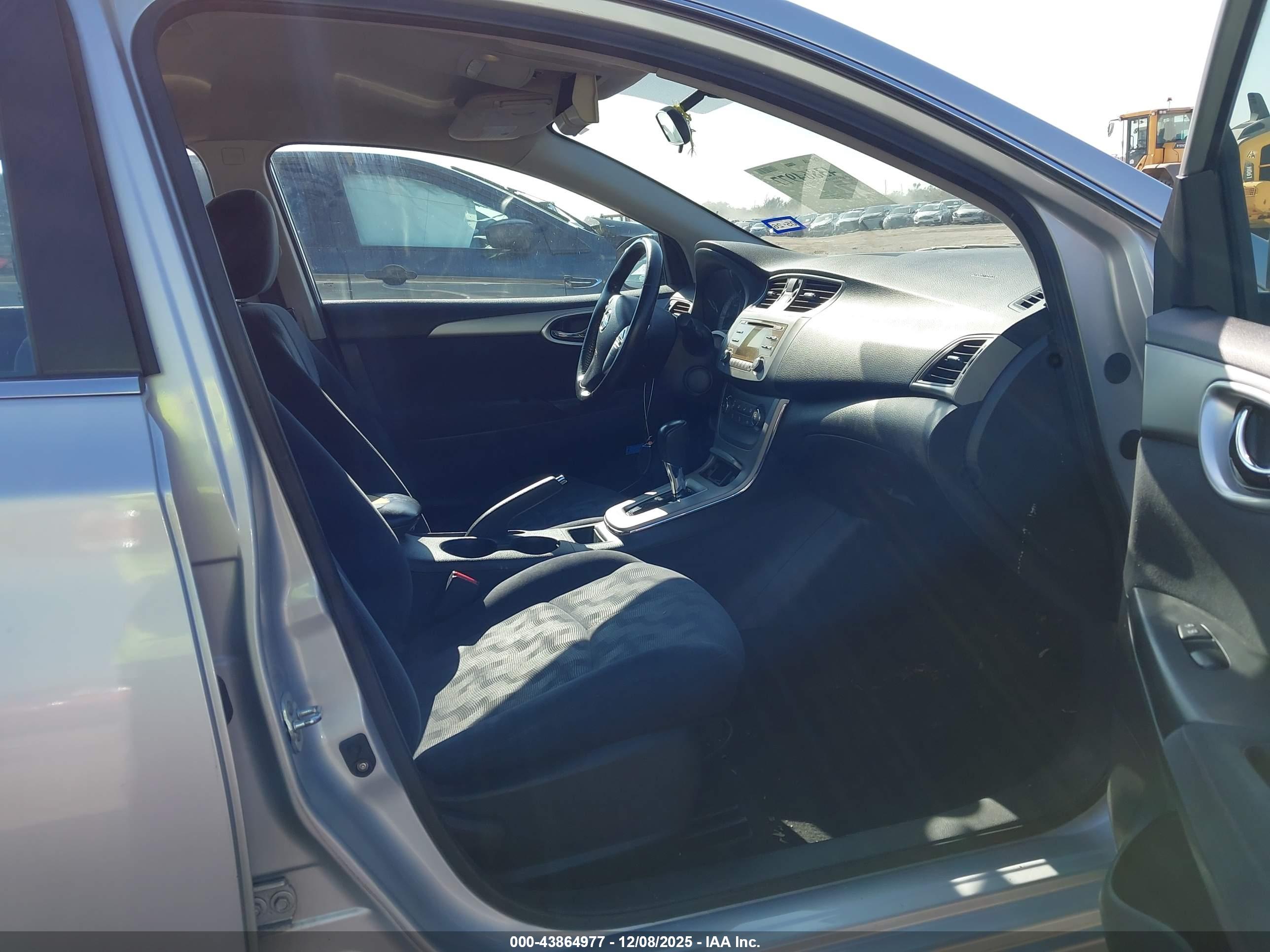 NISSAN SENTRA image 5