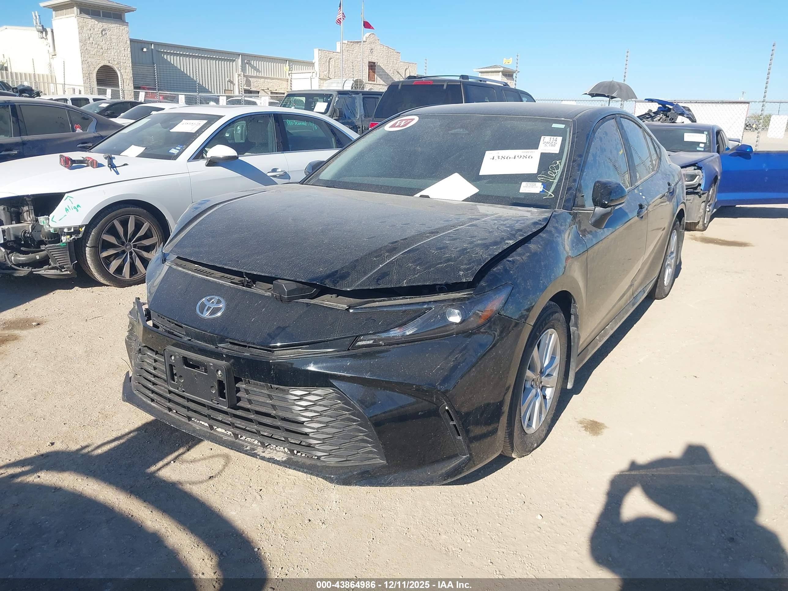 TOYOTA CAMRY image 2