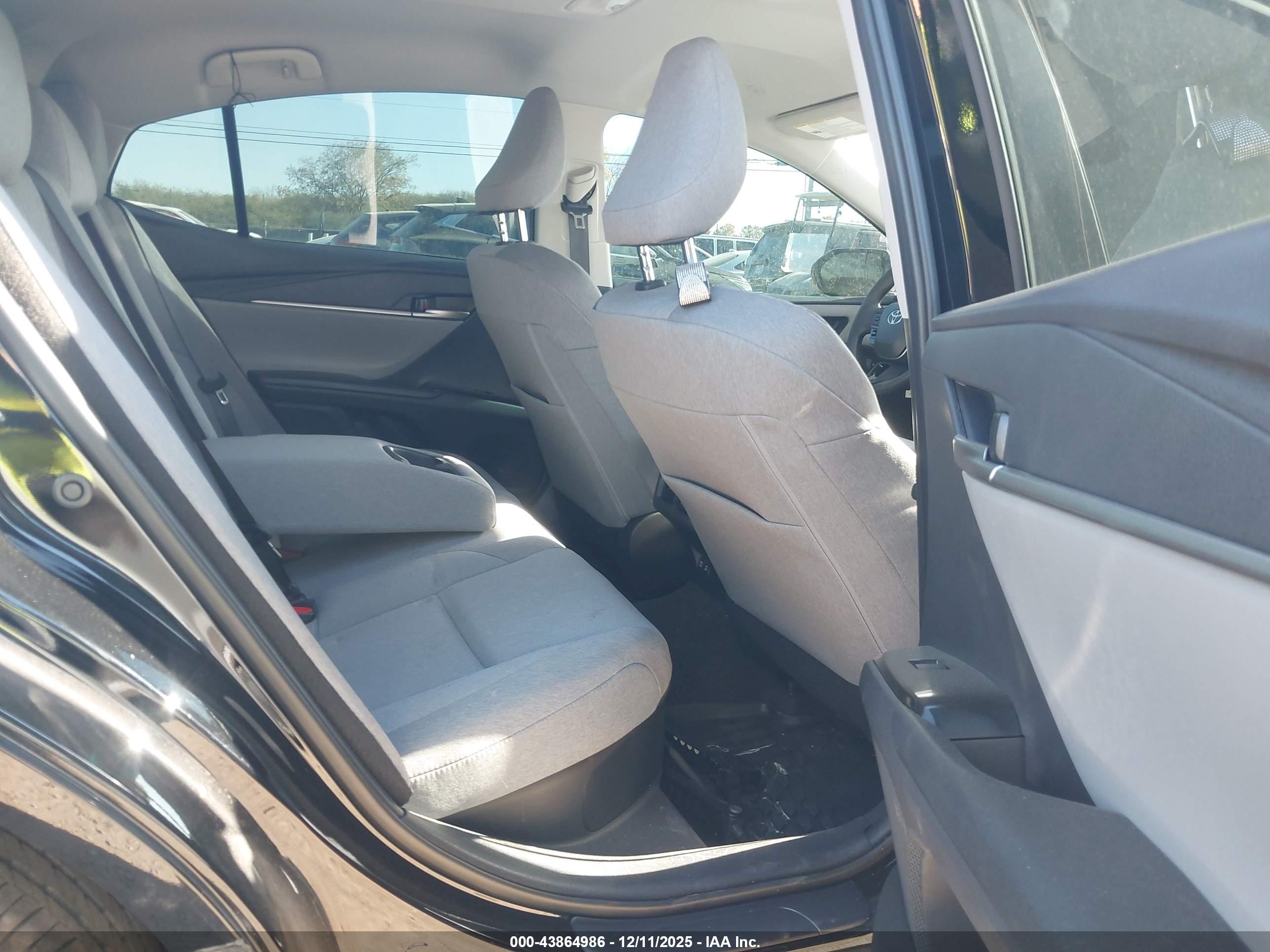 TOYOTA CAMRY image 8