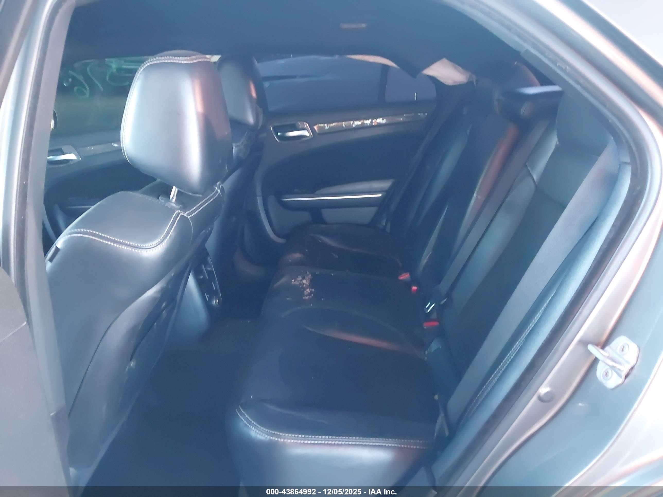 CHRYSLER 300 image 8