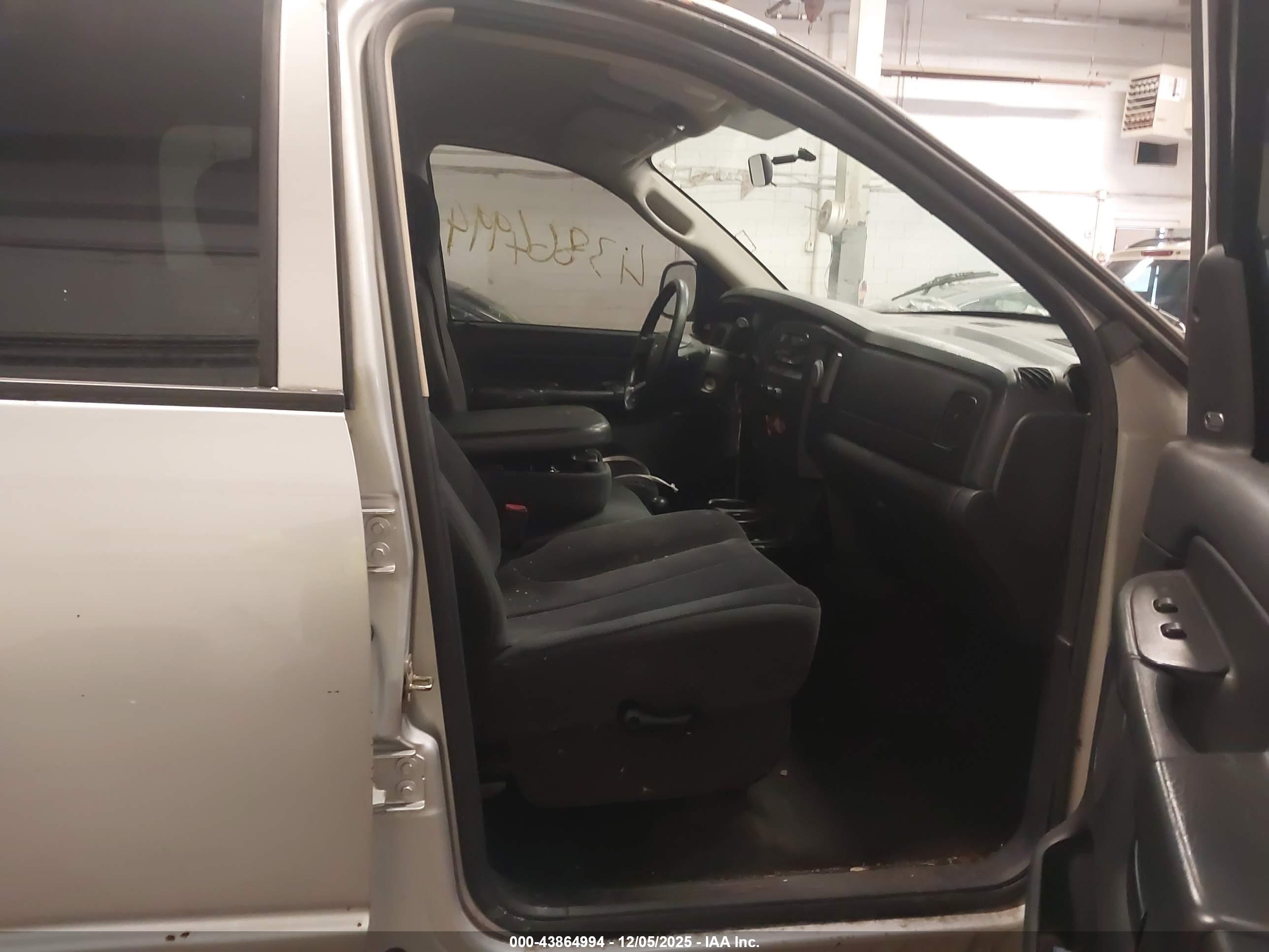 DODGE RAM image 5