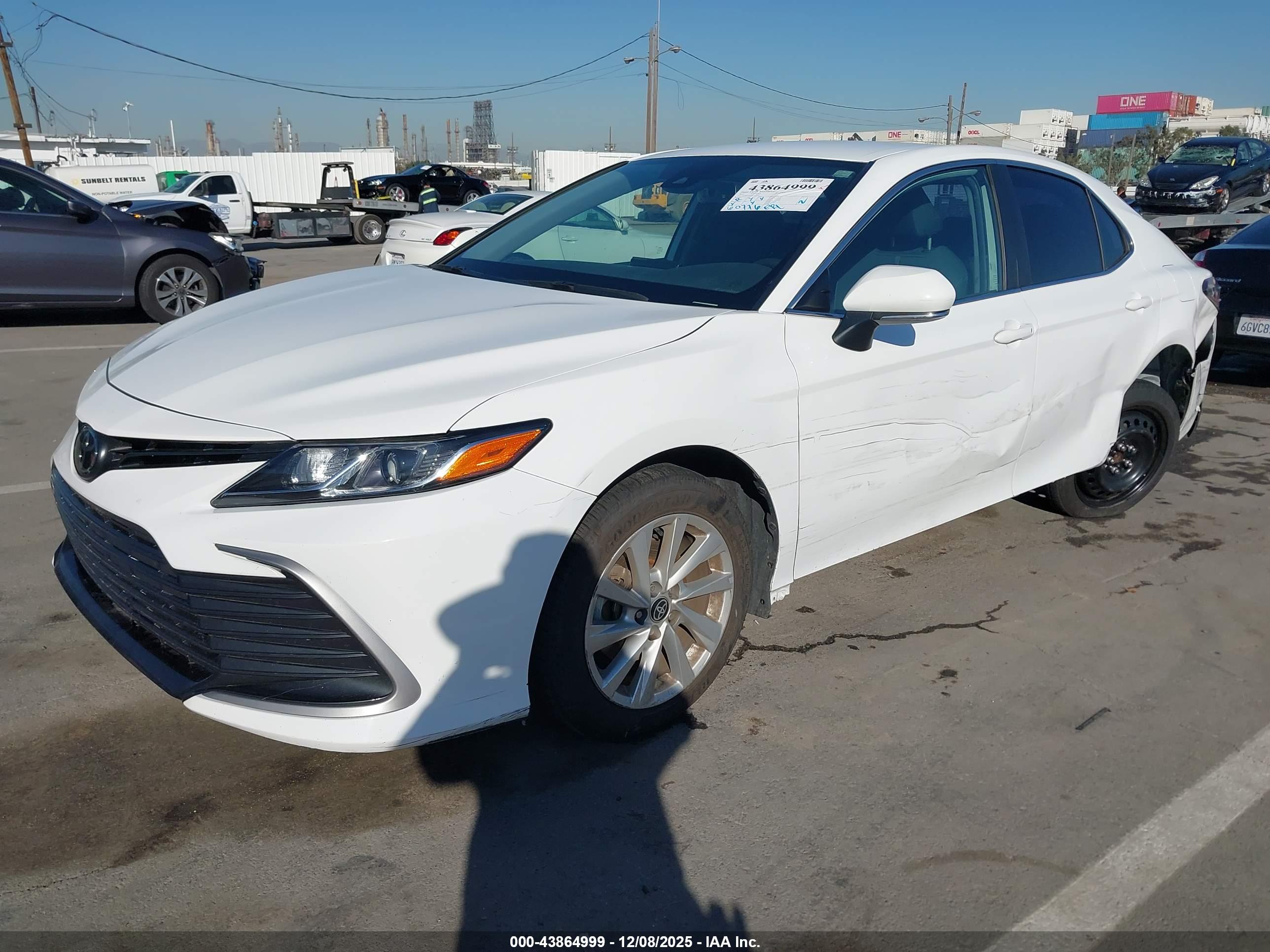 TOYOTA CAMRY image 2