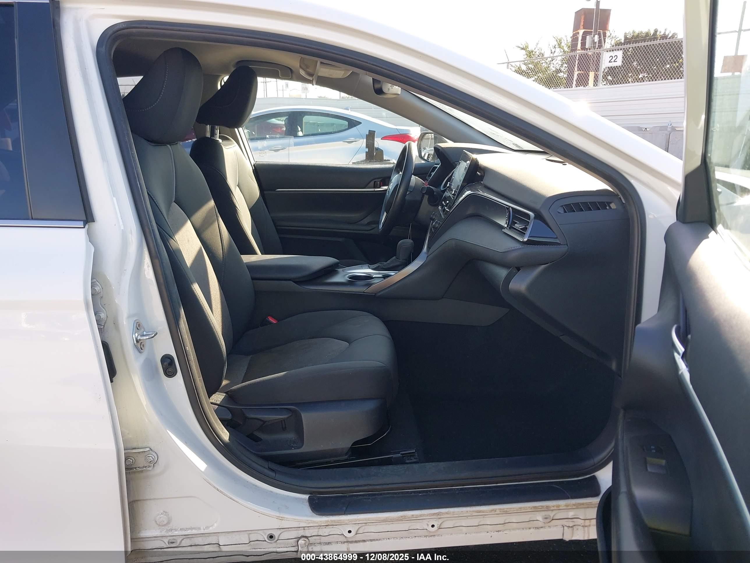TOYOTA CAMRY image 5