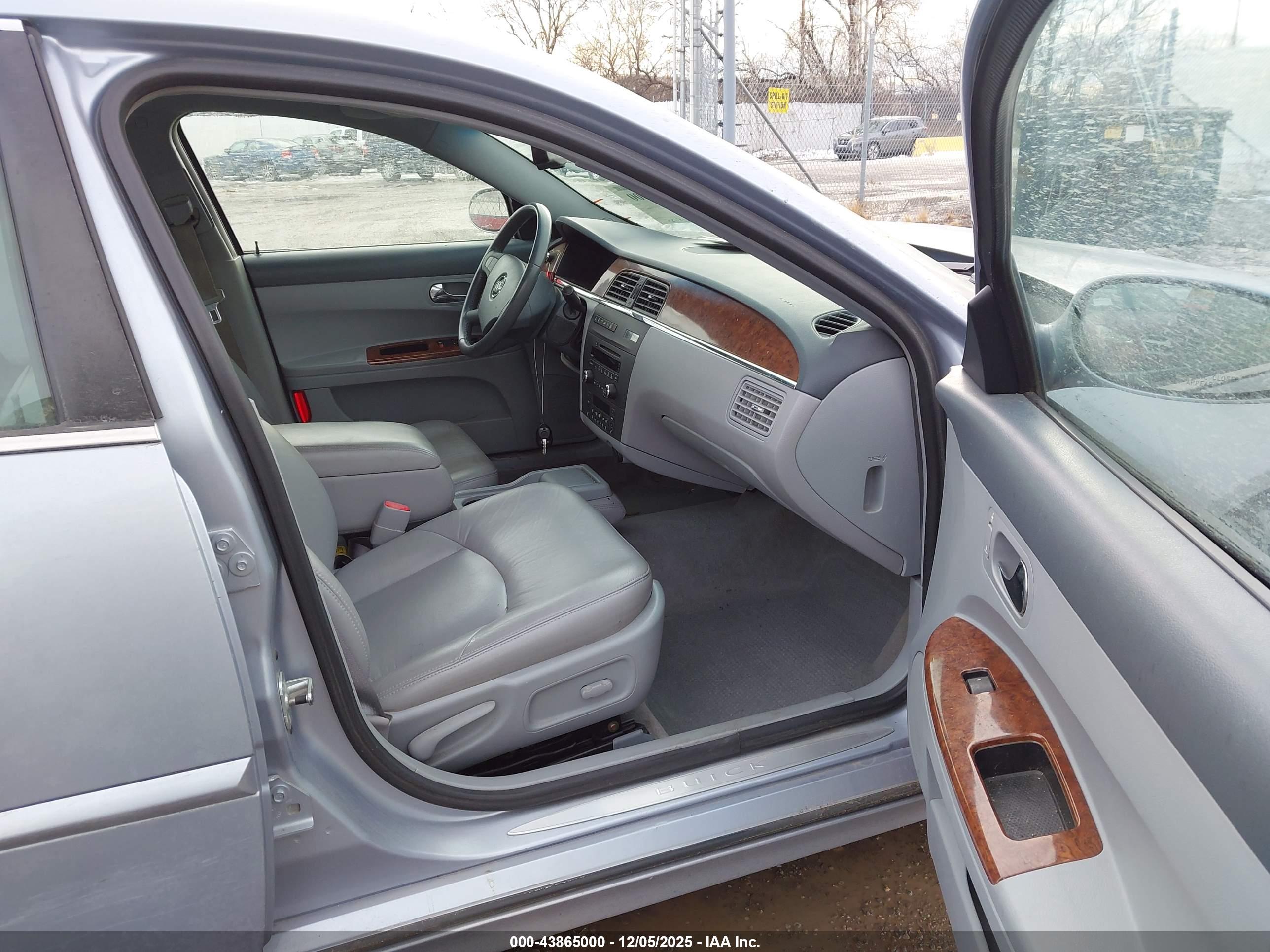 BUICK LACROSSE image 5
