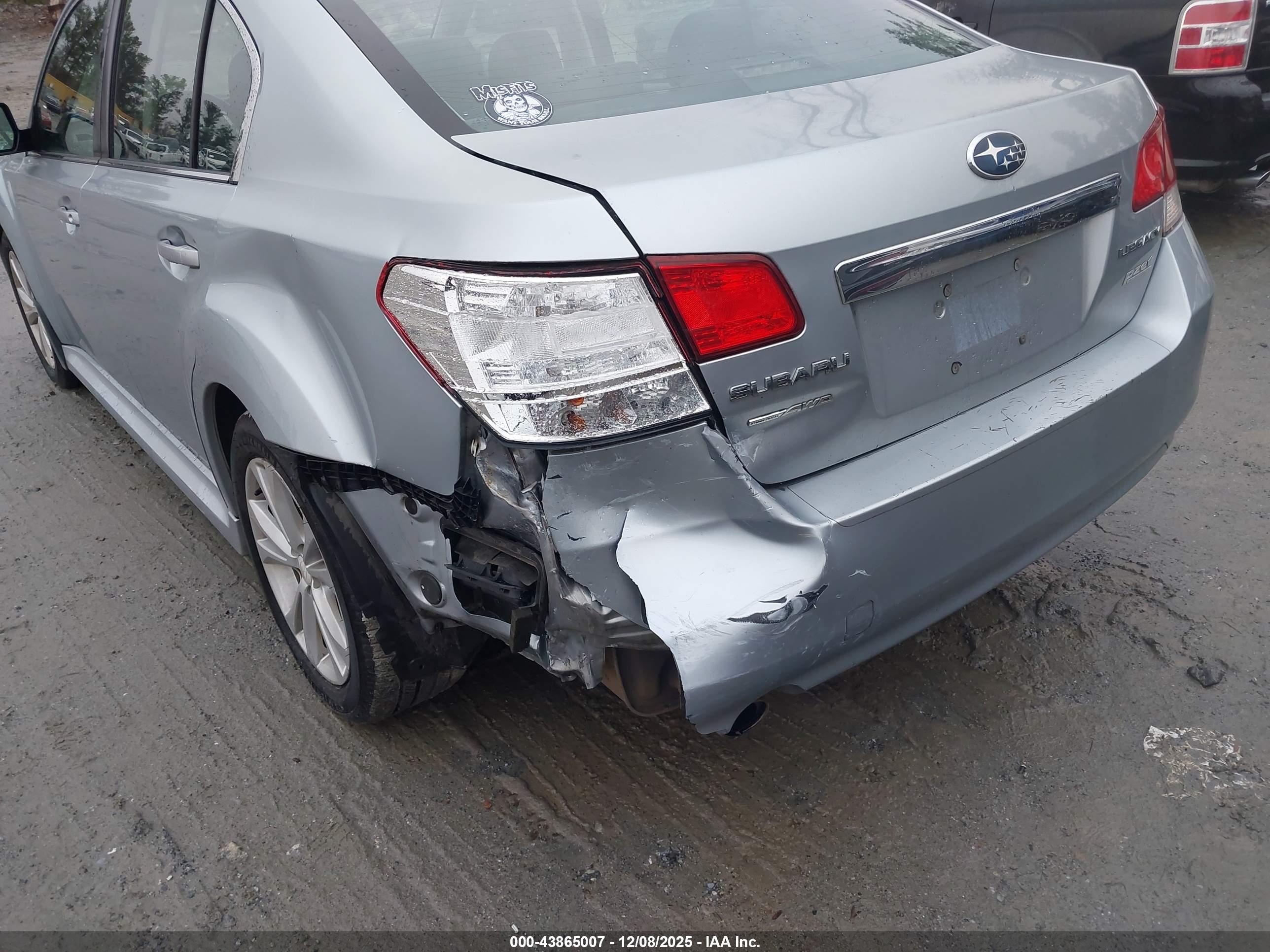 SUBARU LEGACY image 6