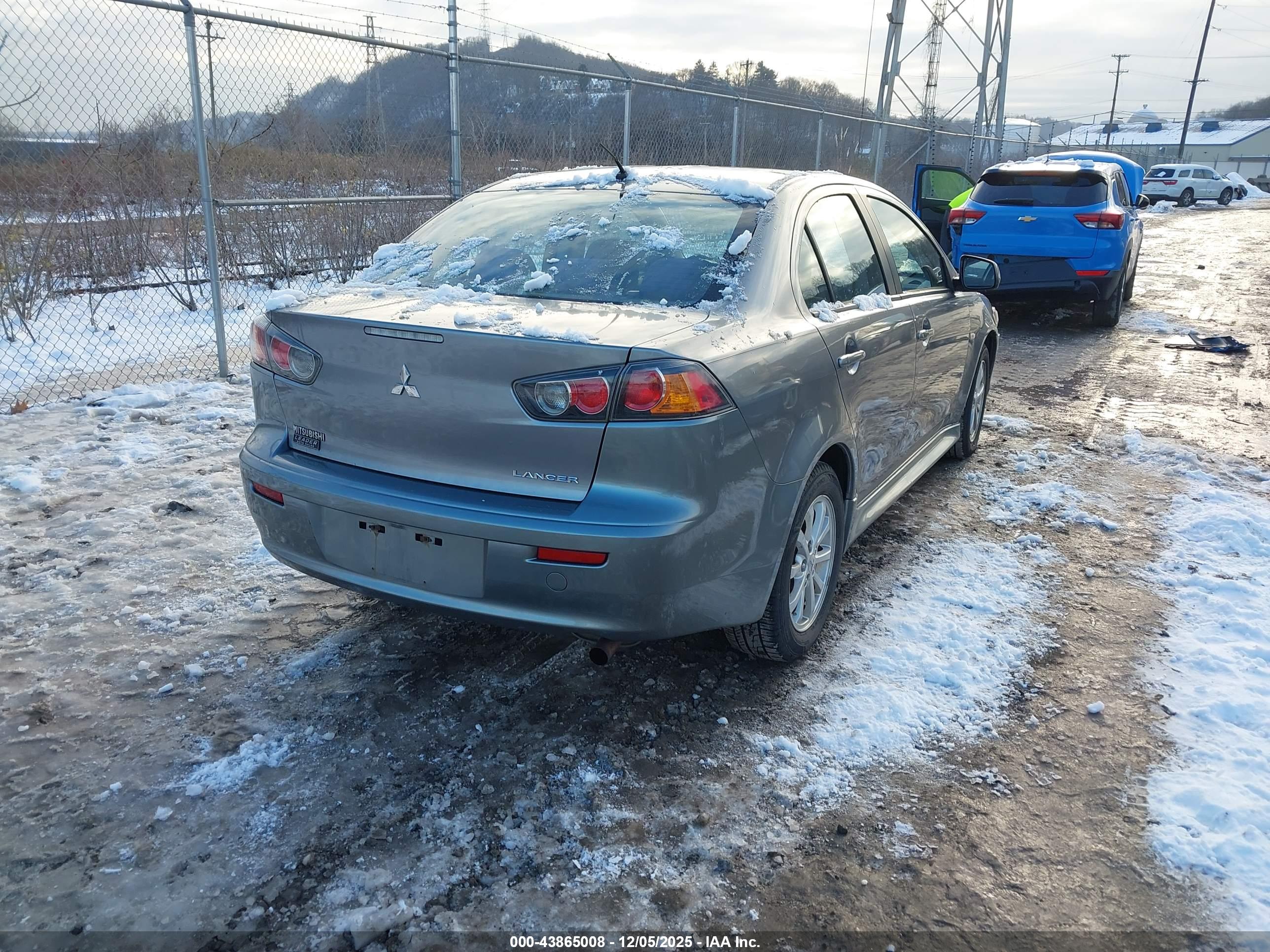 MITSUBISHI LANCER image 4