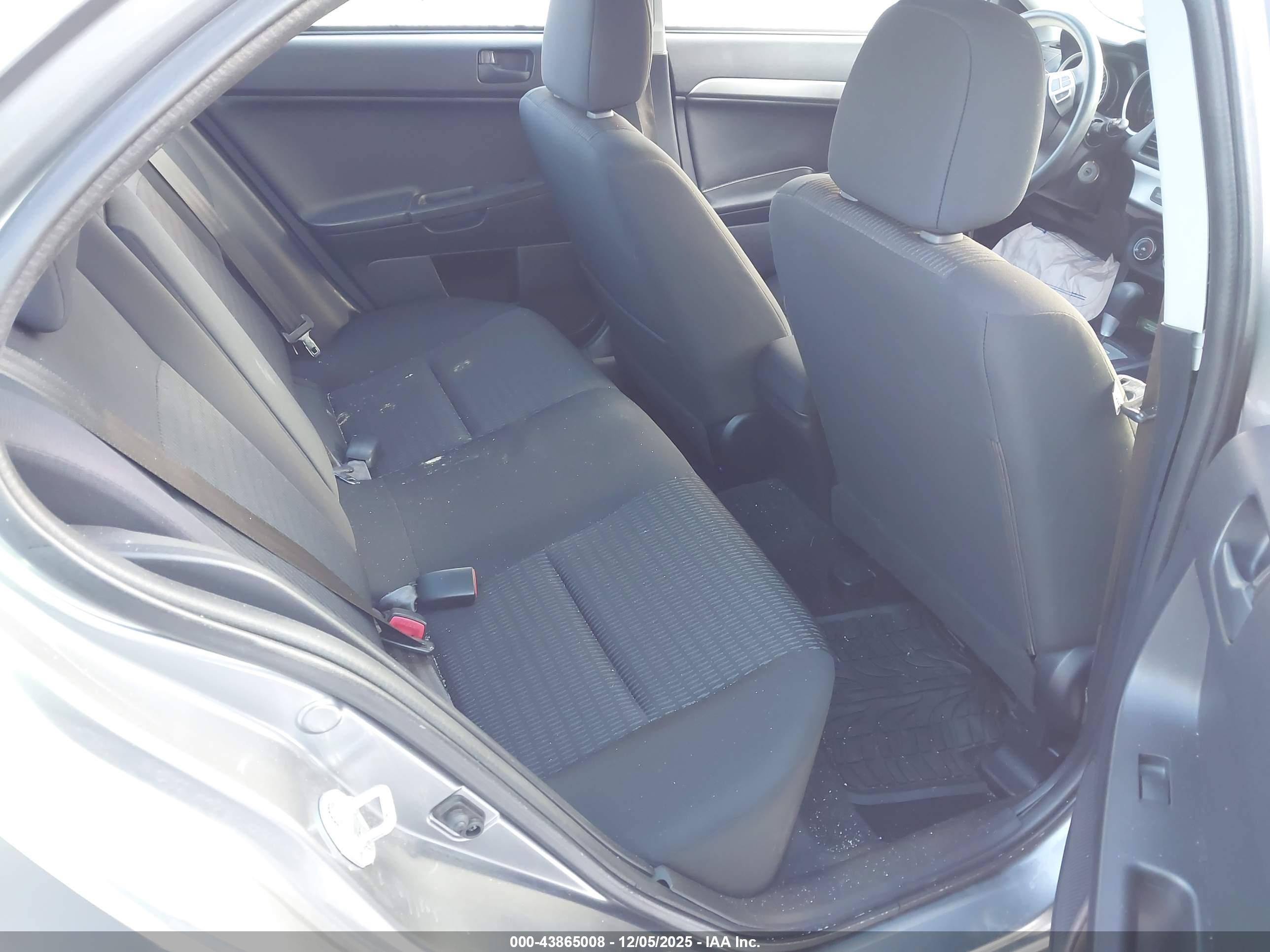 MITSUBISHI LANCER image 8