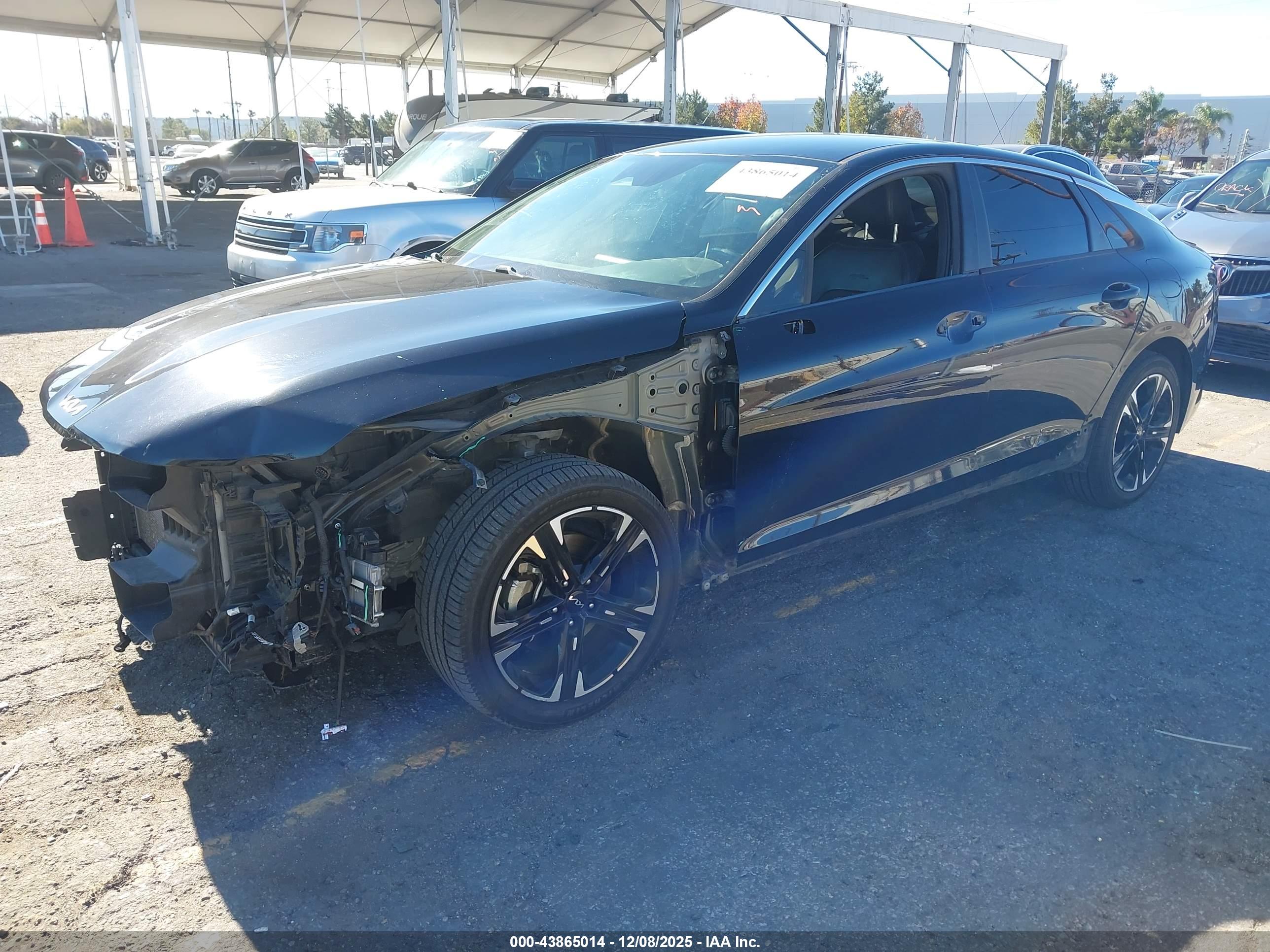 KIA K5 image 2