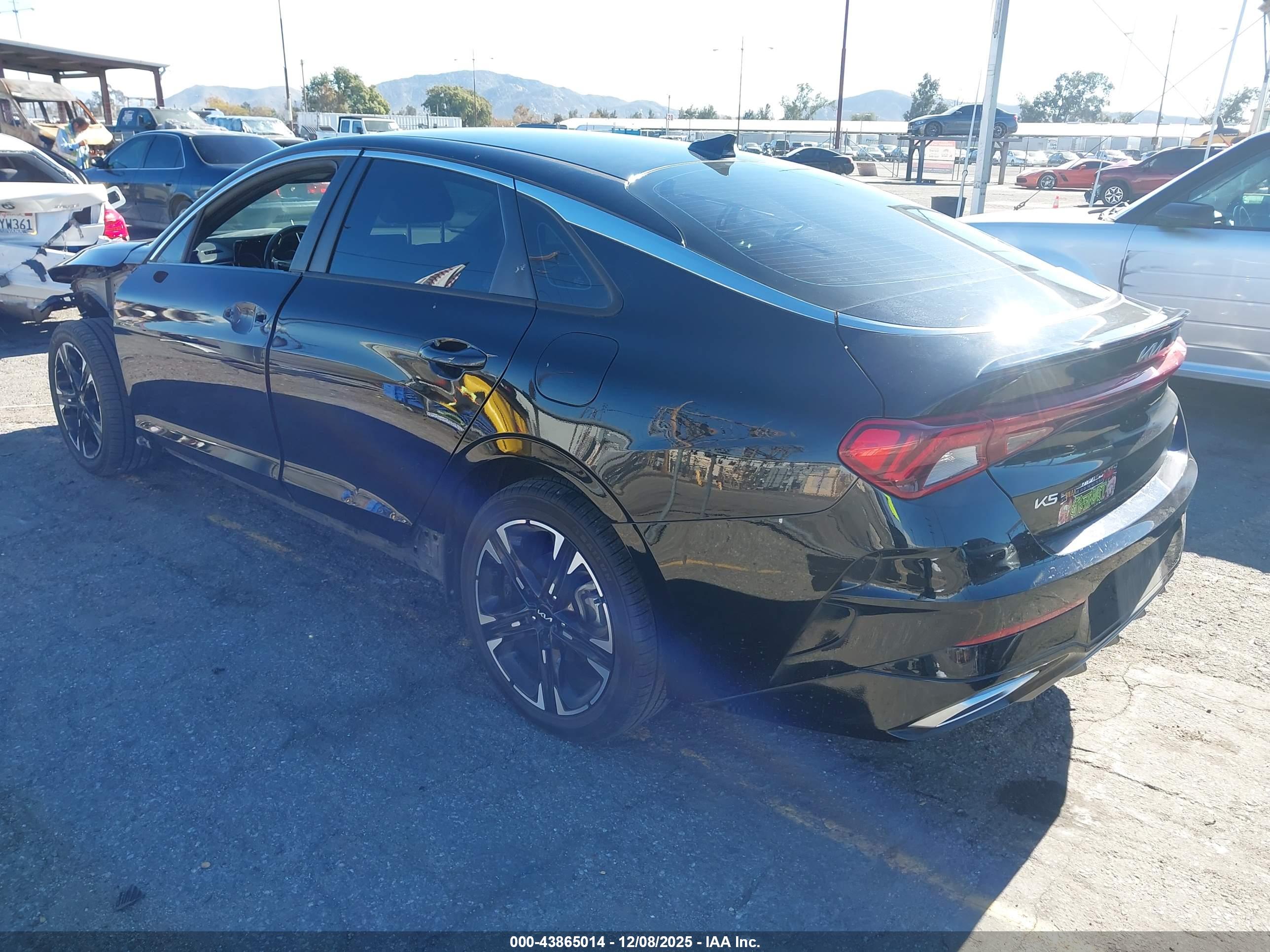 KIA K5 image 3