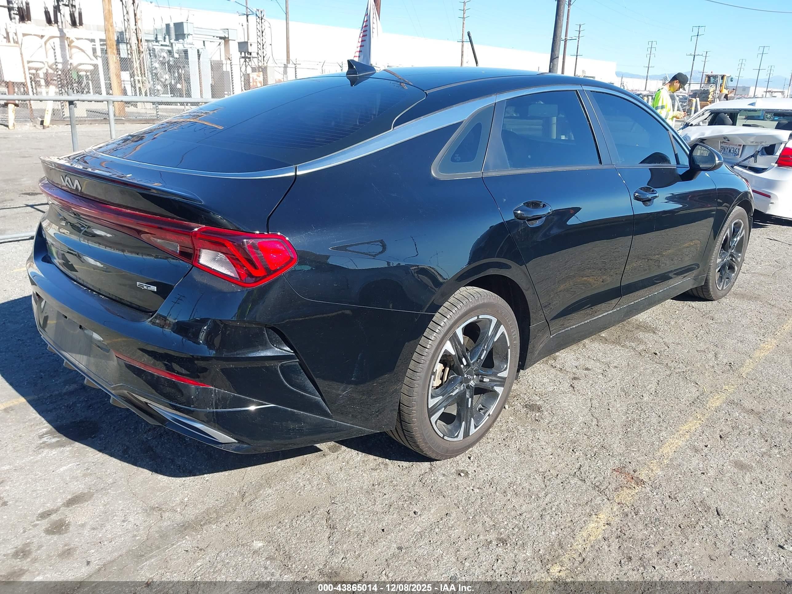 KIA K5 image 4