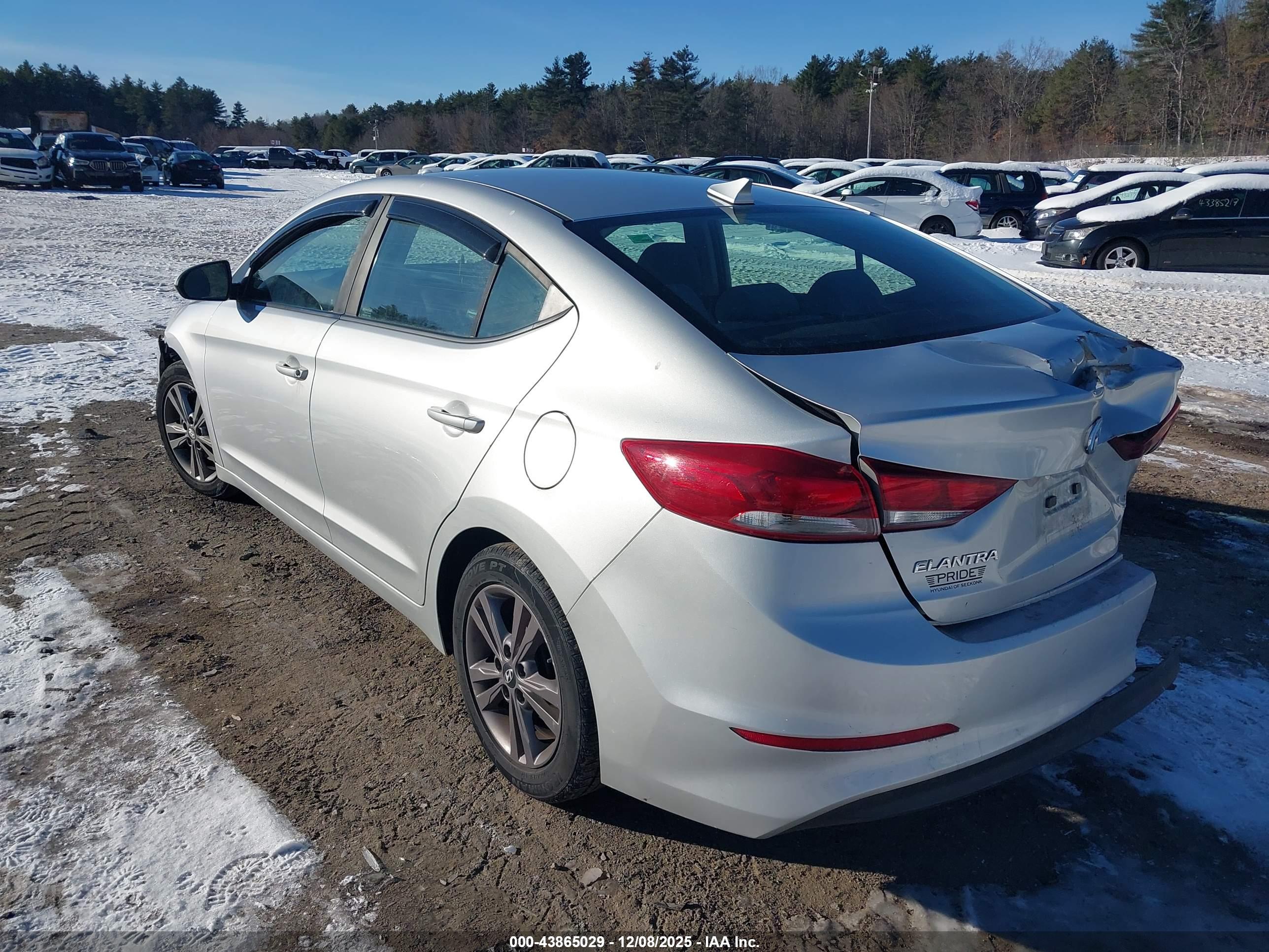HYUNDAI ELANTRA image 3