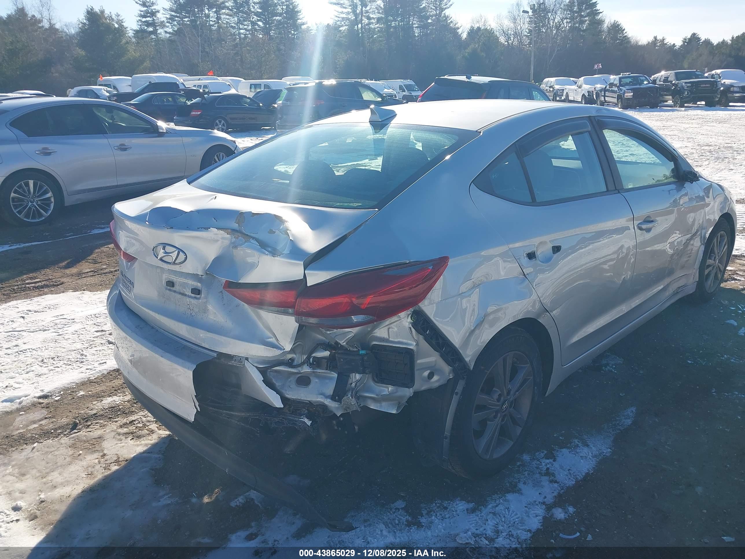 HYUNDAI ELANTRA image 4