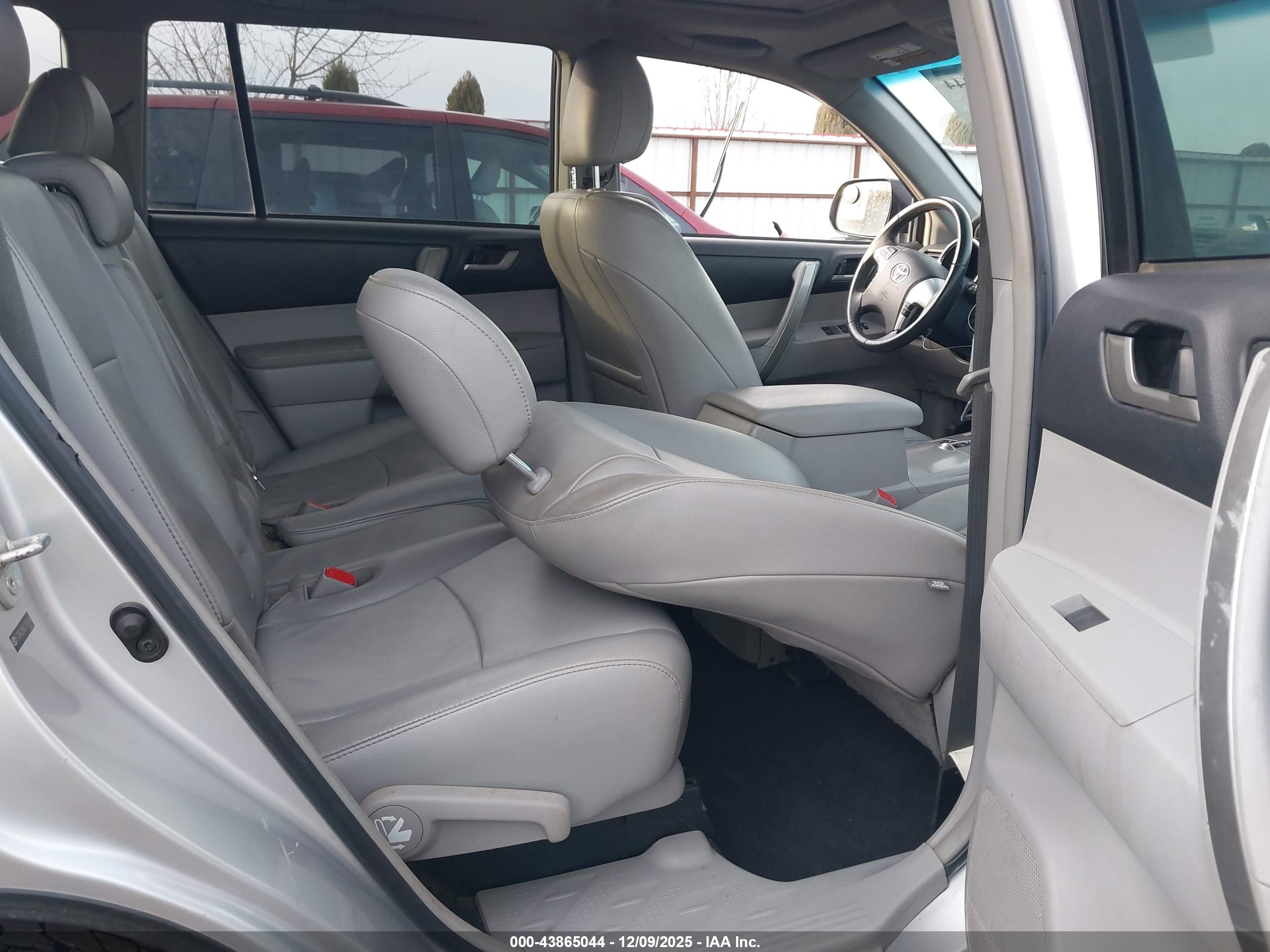TOYOTA HIGHLANDER image 8