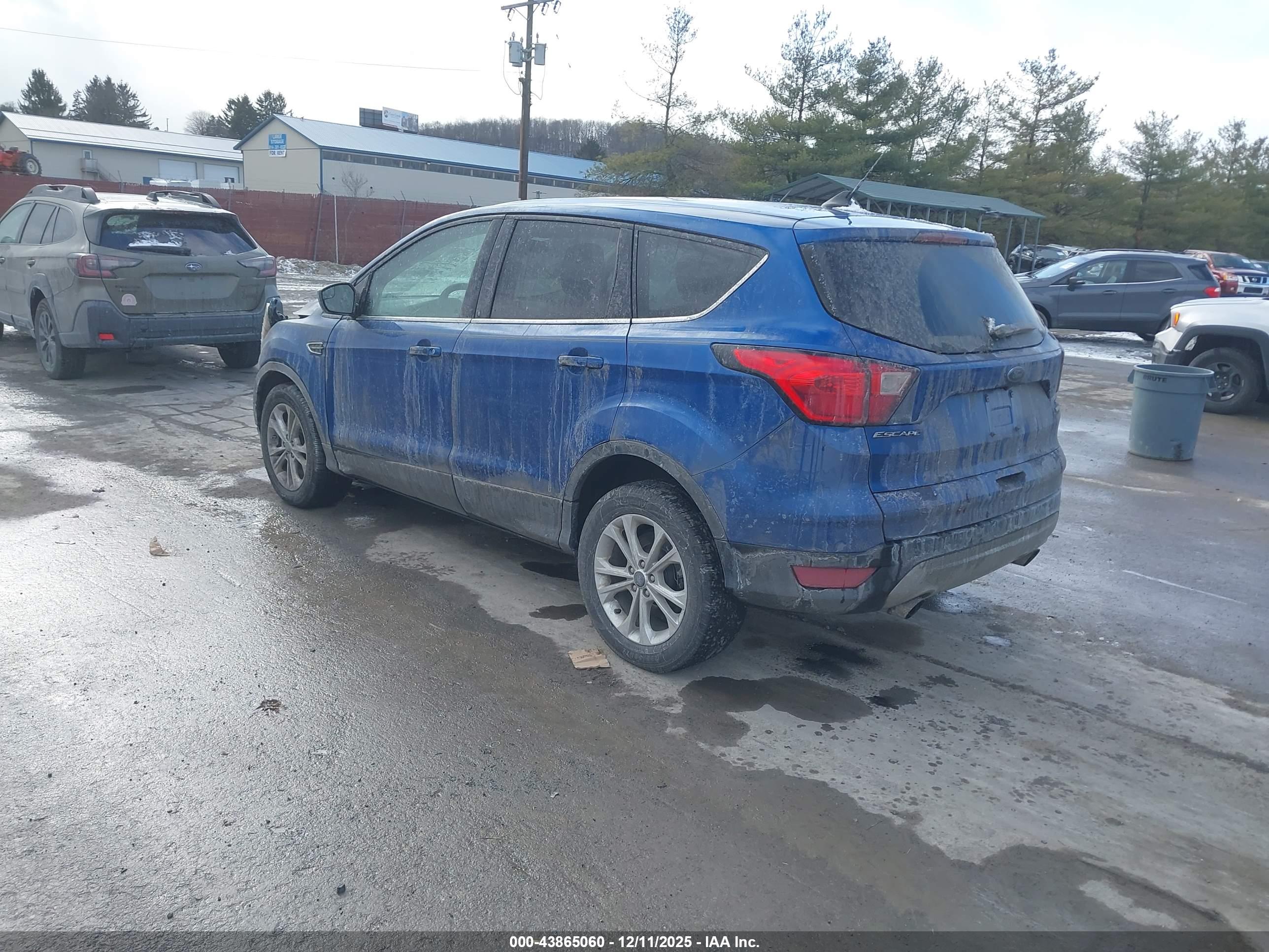FORD ESCAPE image 3