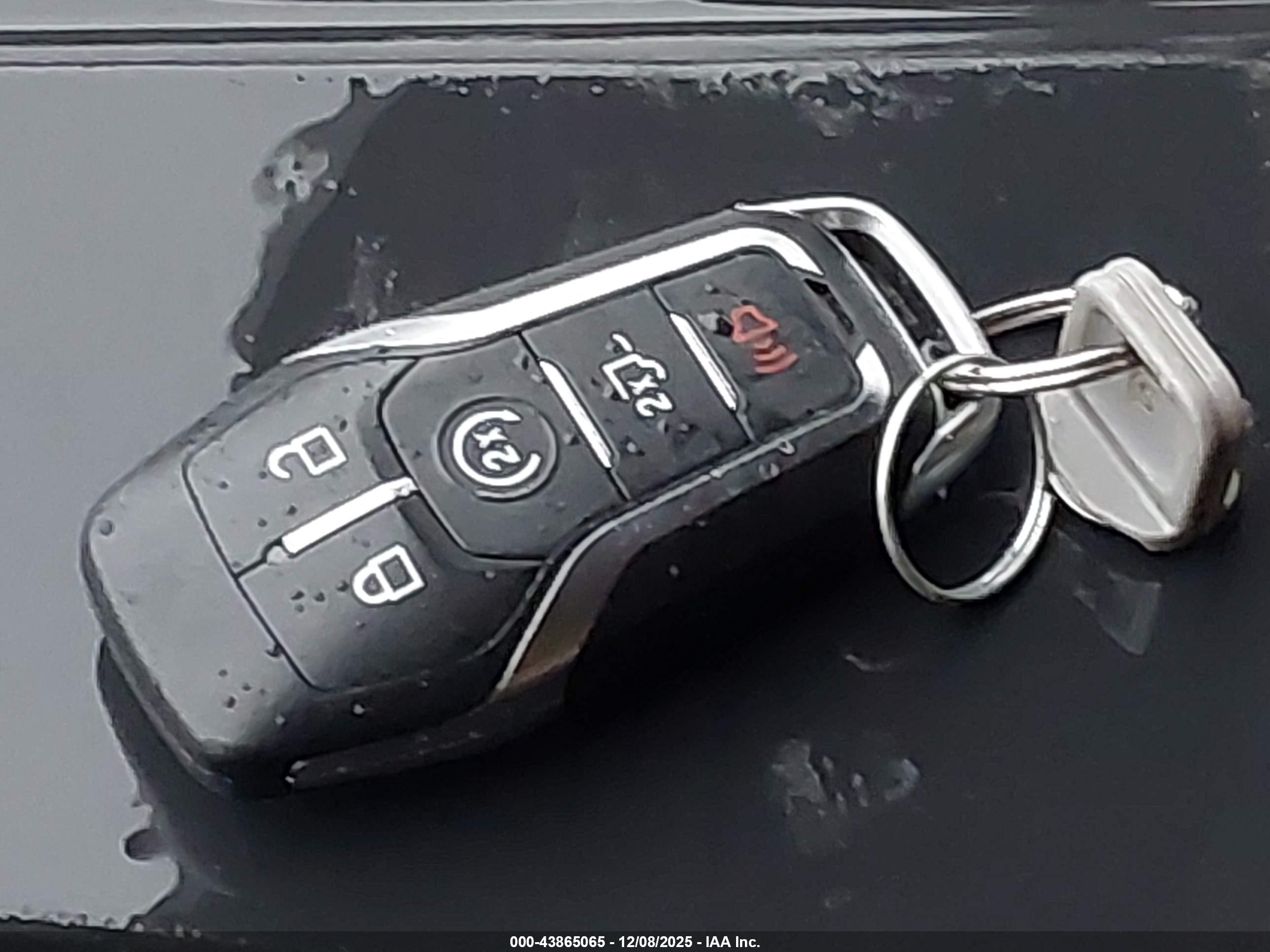 FORD FUSION image 11