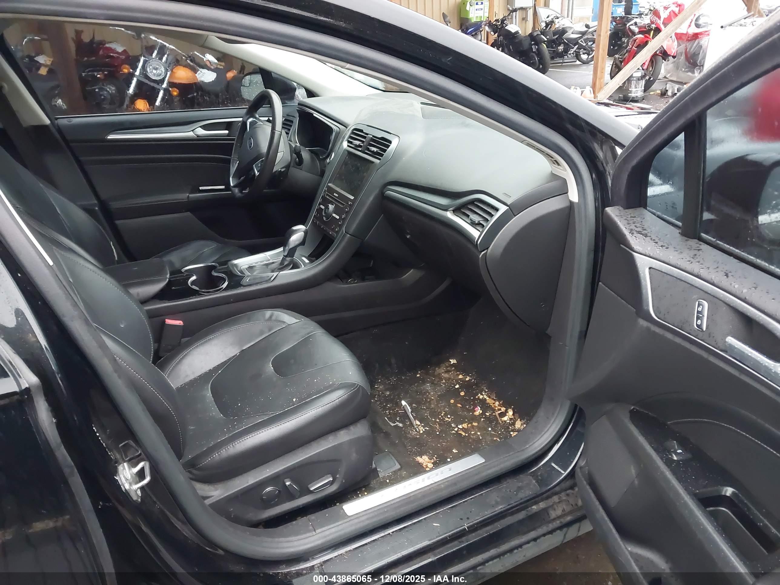 FORD FUSION image 5
