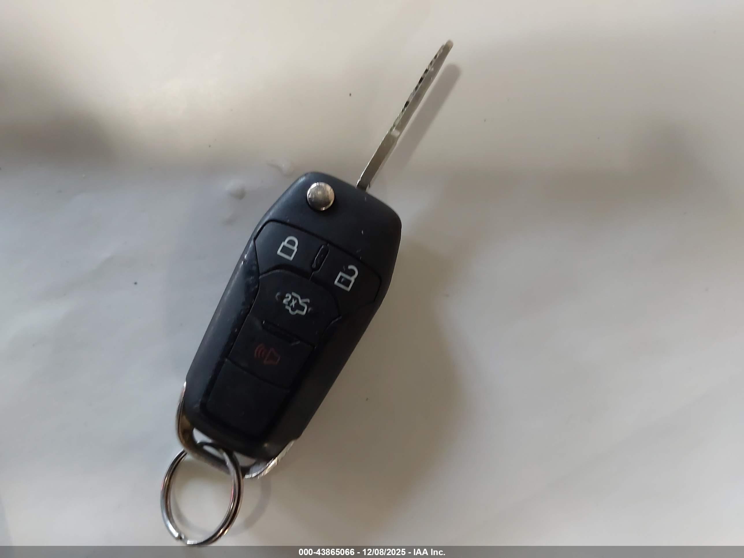 FORD FUSION image 11