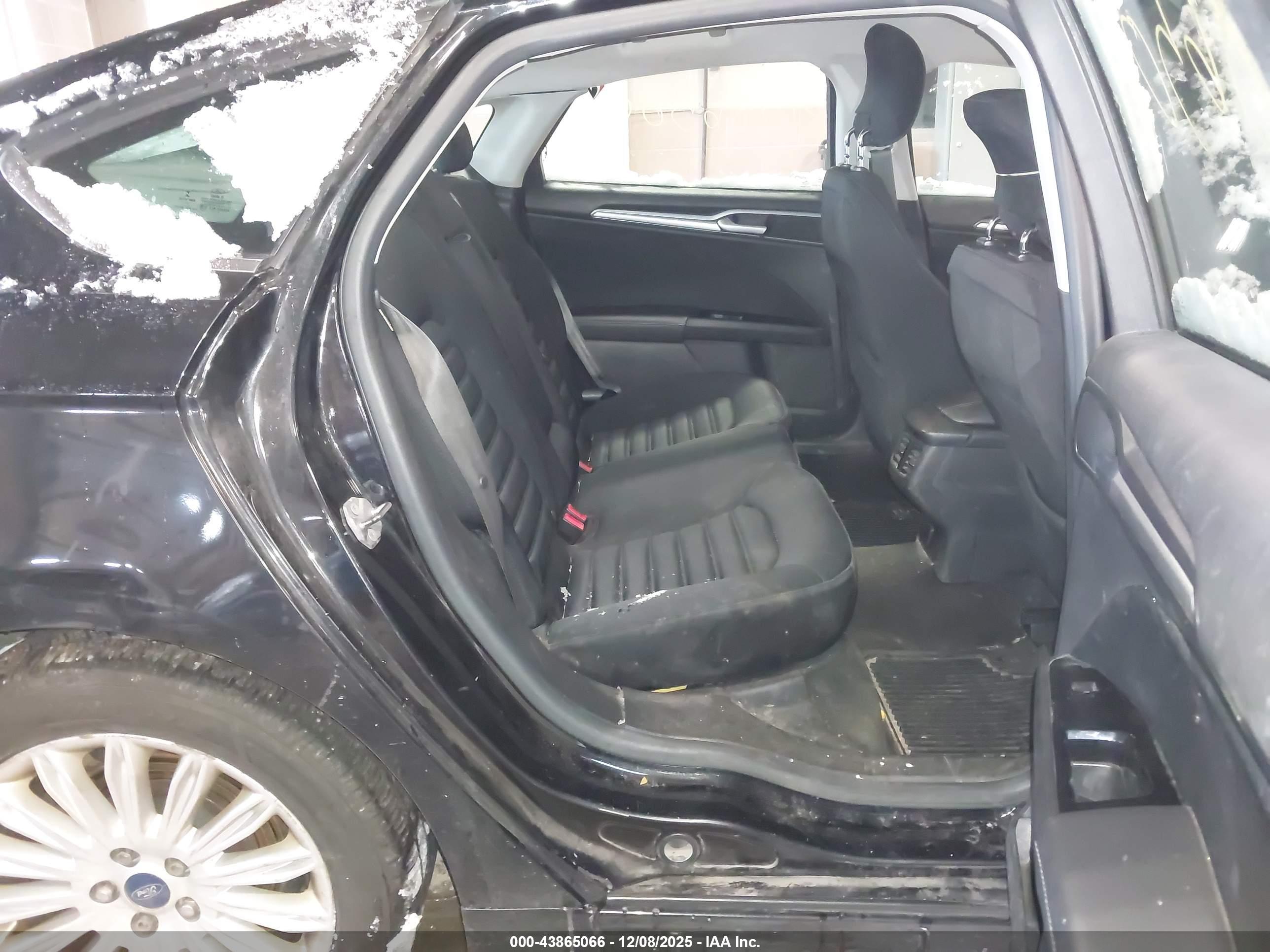 FORD FUSION image 8