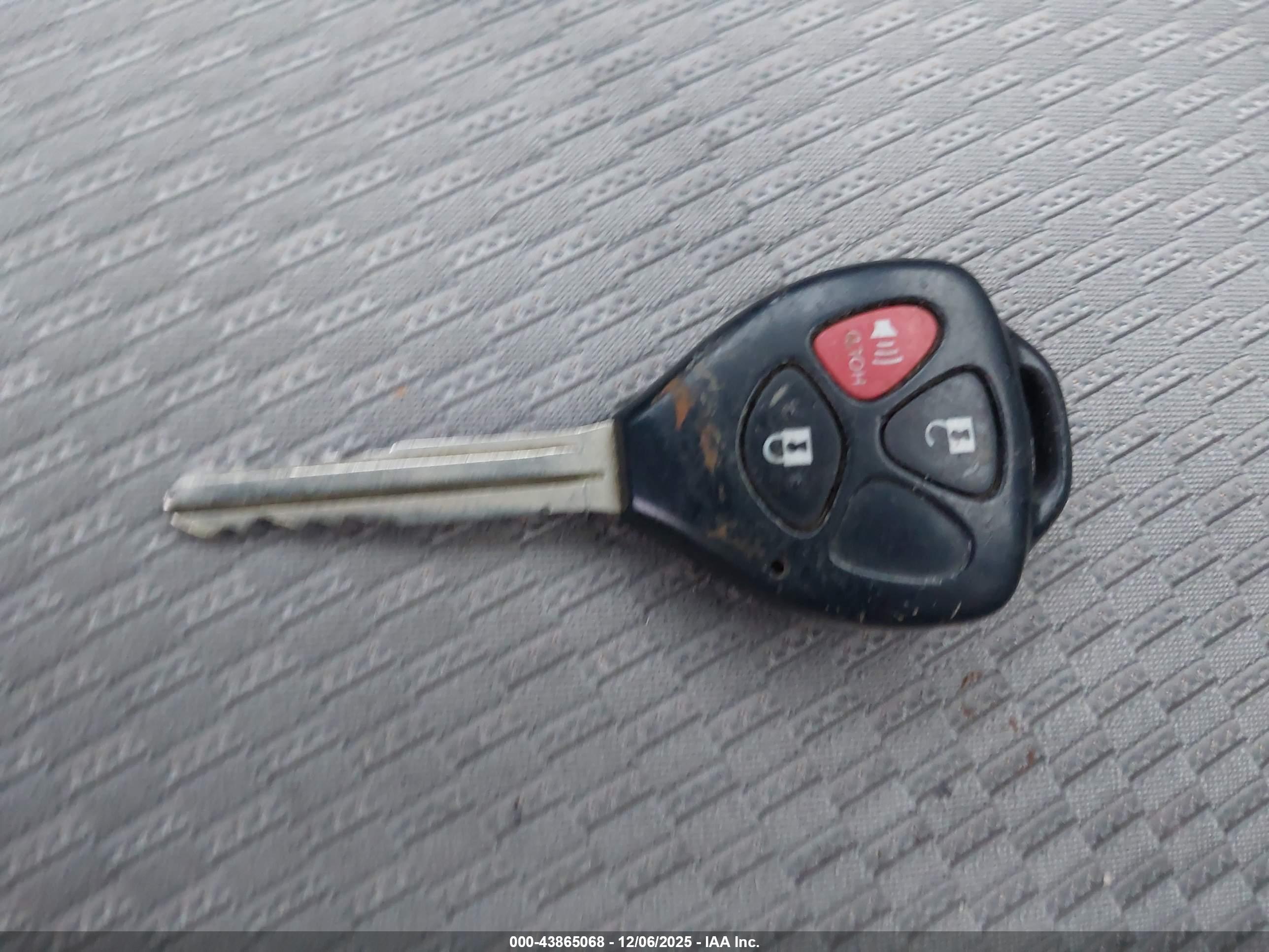 TOYOTA RAV4 image 11