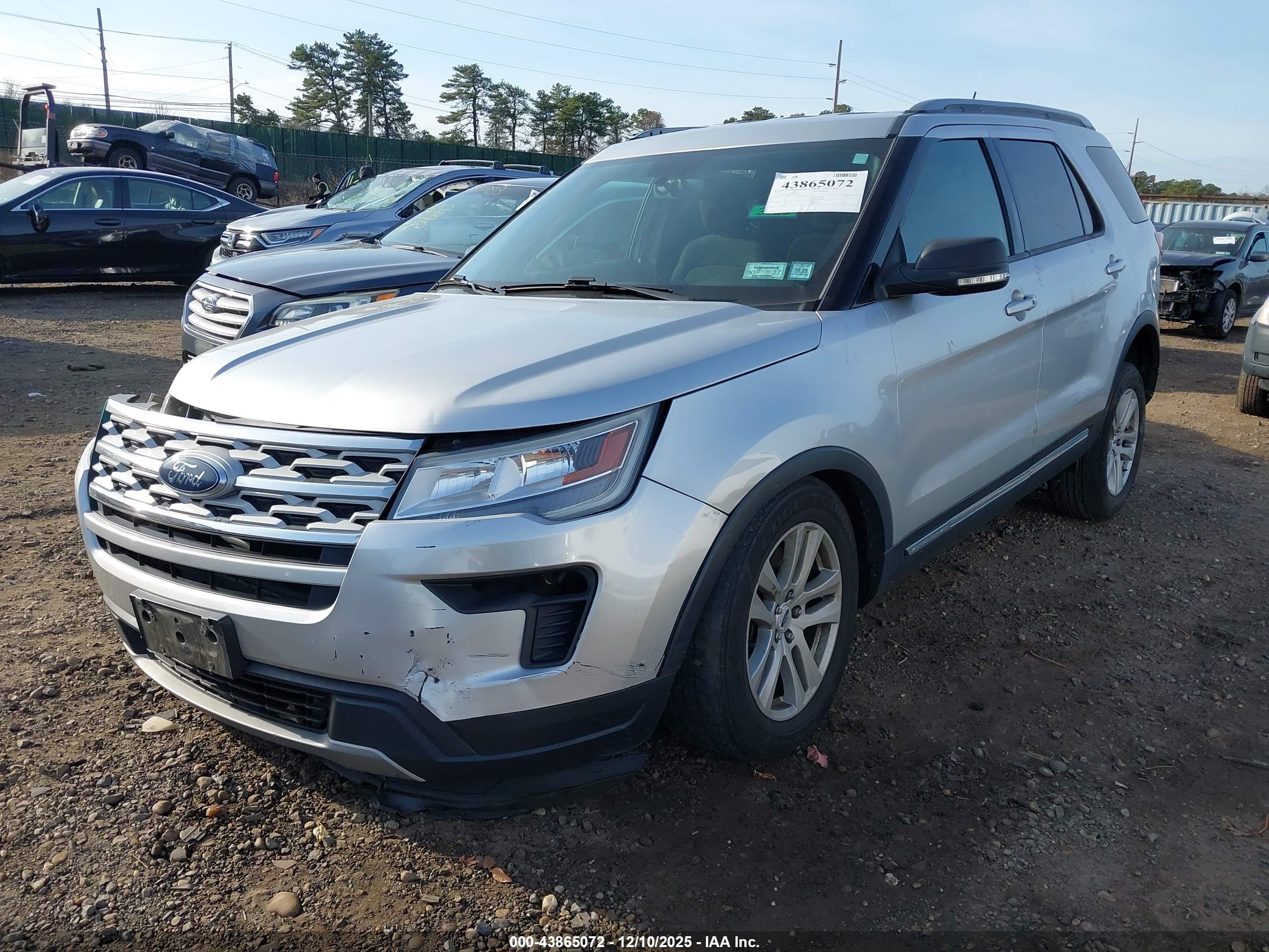 FORD EXPLORER image 2