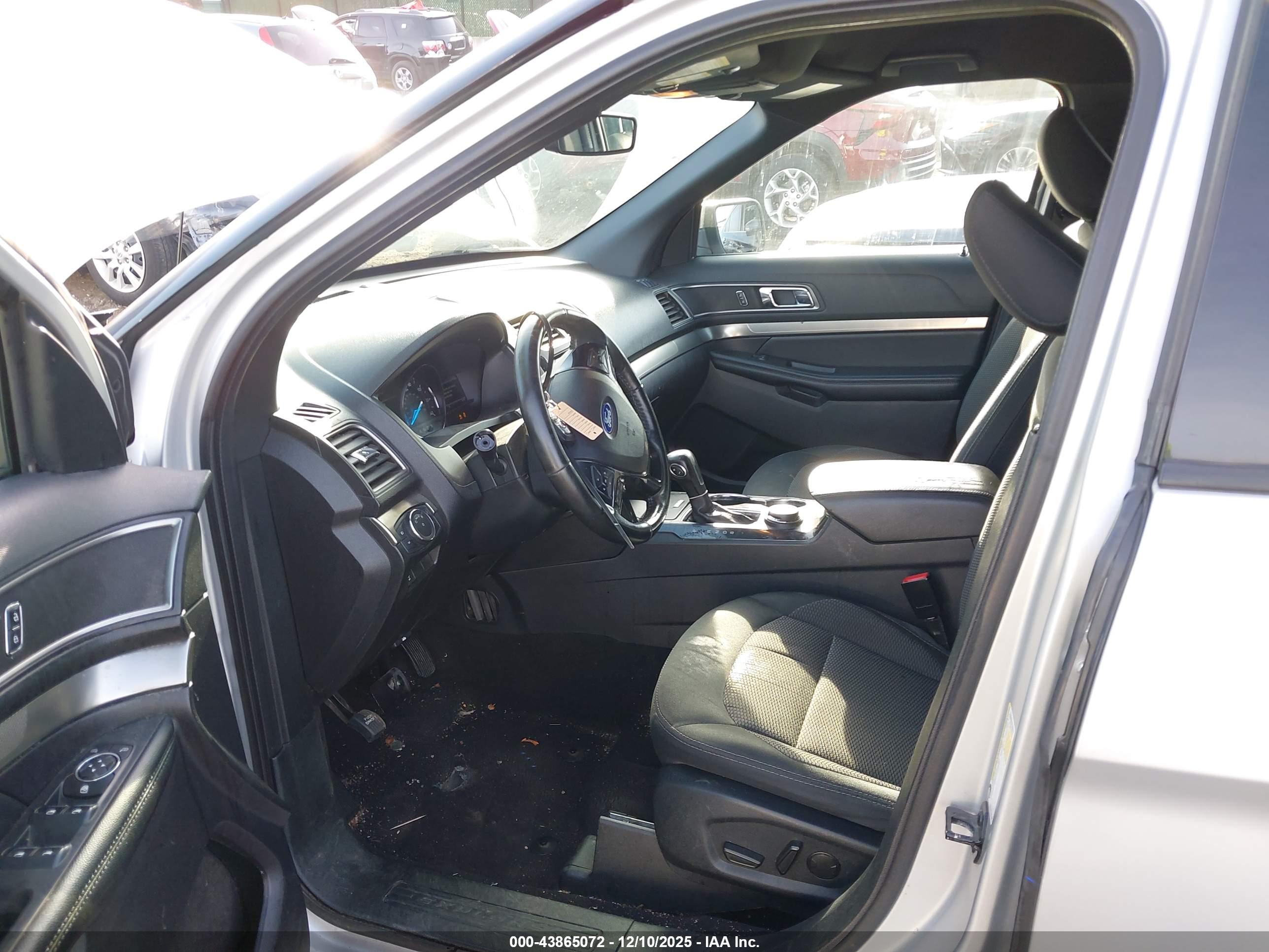 FORD EXPLORER image 5