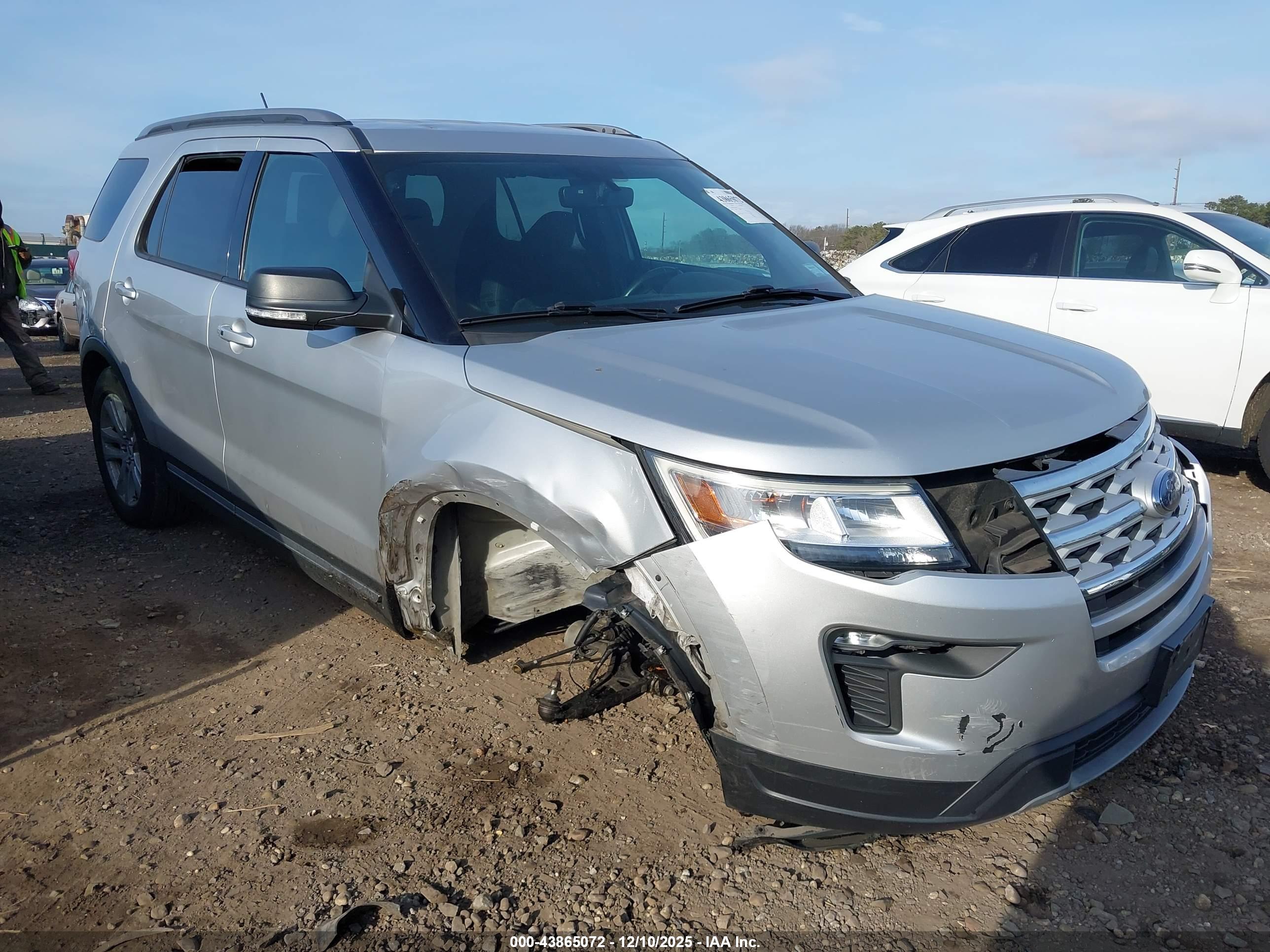 FORD EXPLORER image 6