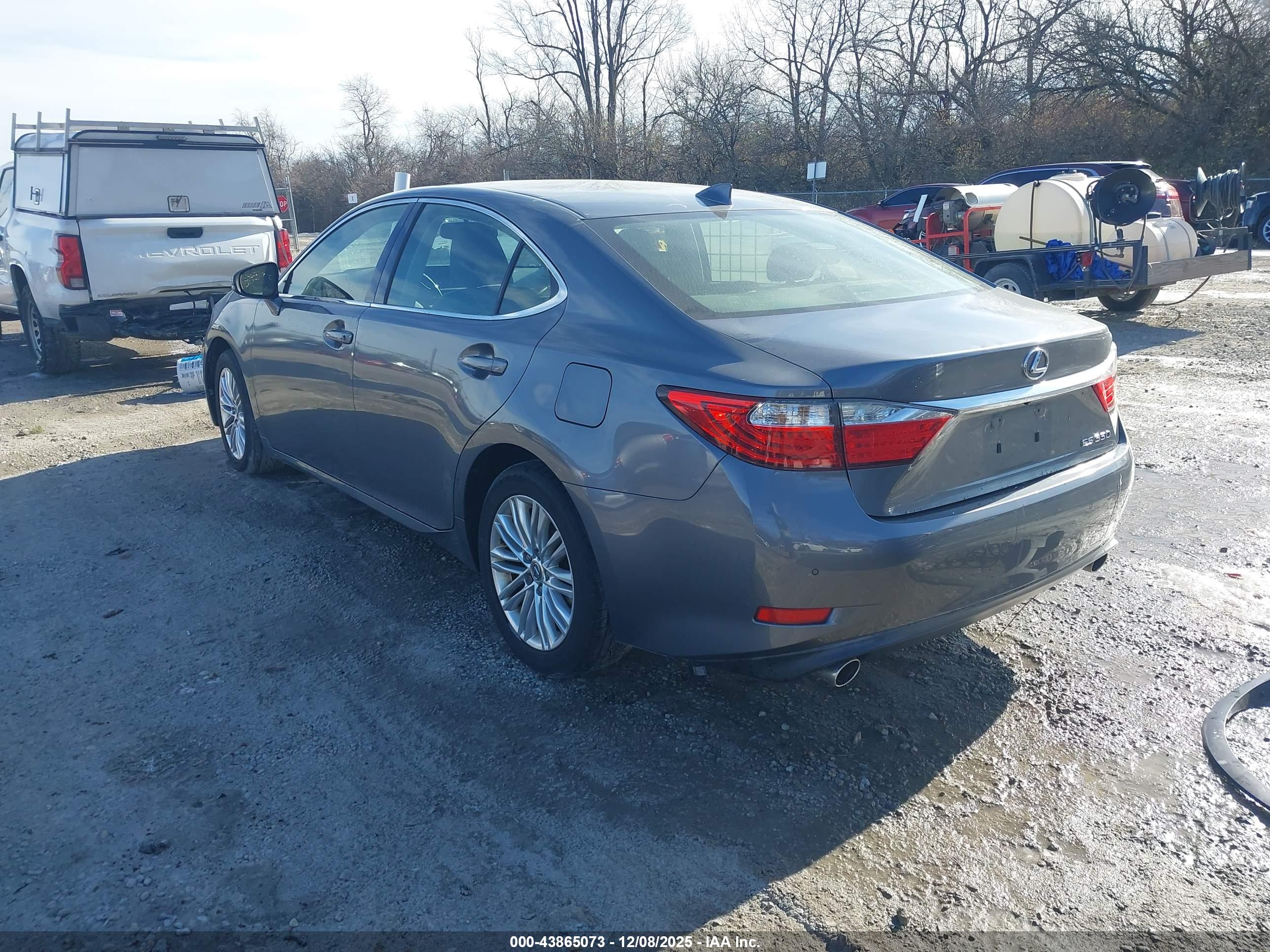 LEXUS ES image 3