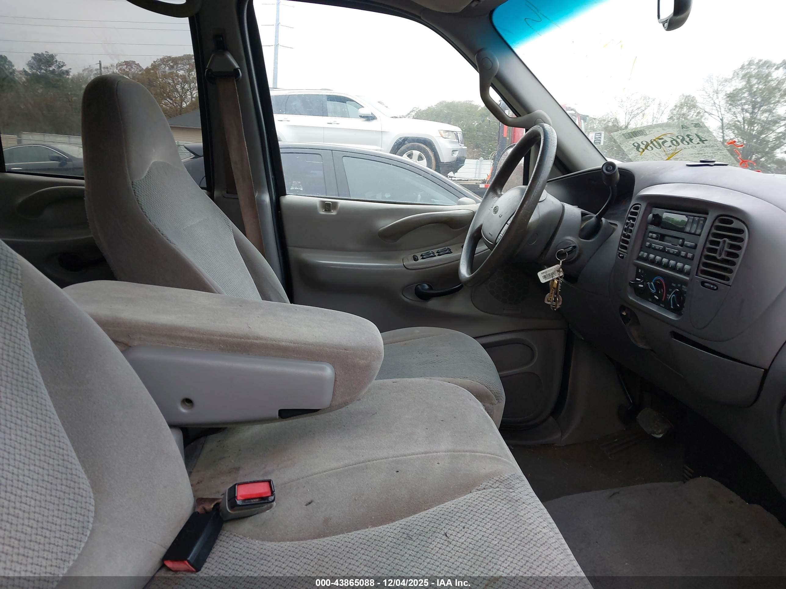 FORD EXPEDITION image 5