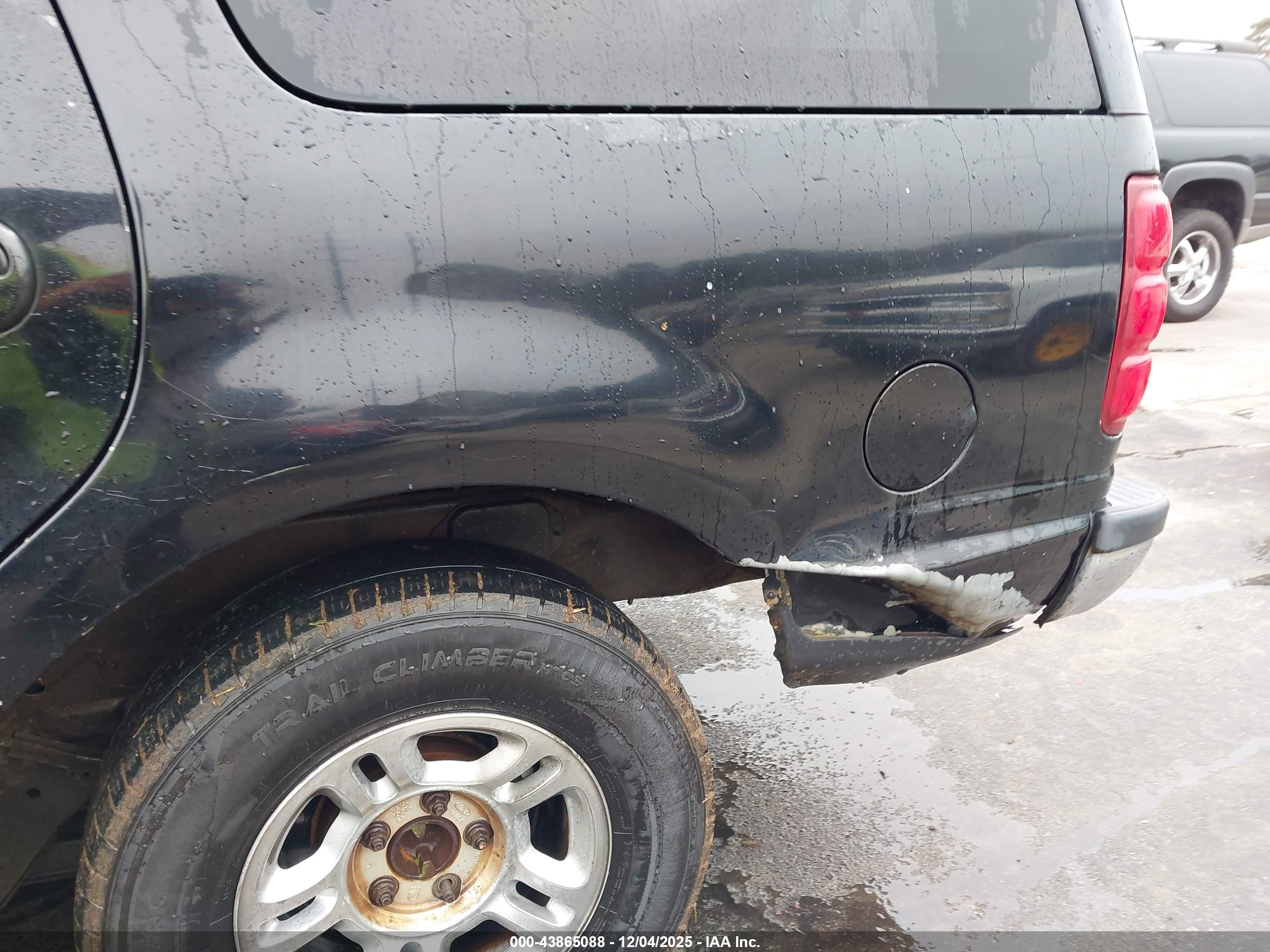 FORD EXPEDITION image 6
